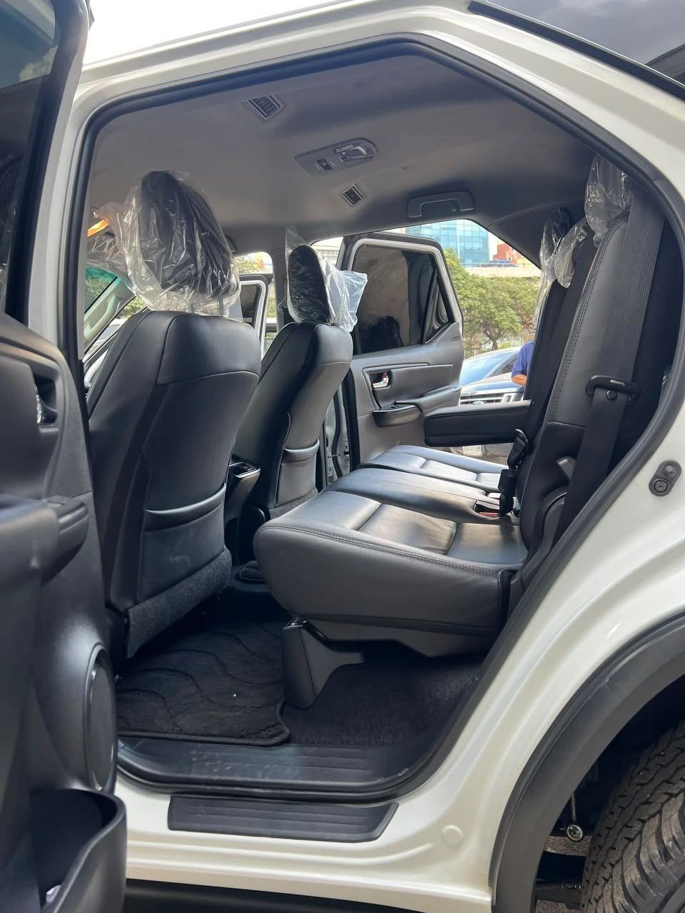2026 Toyota Fortuner Dubai 2.7 — foto 5