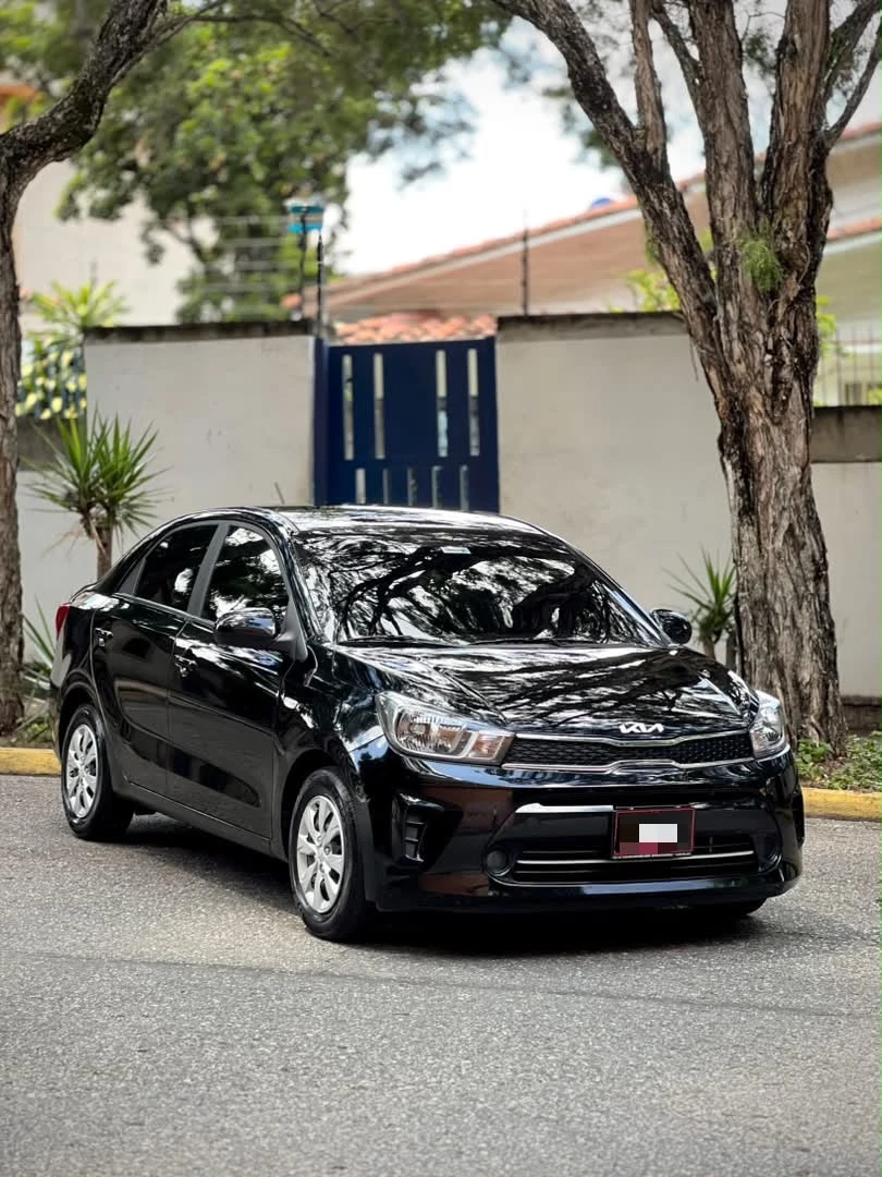 2025 Kia Soluto Premium — foto 2