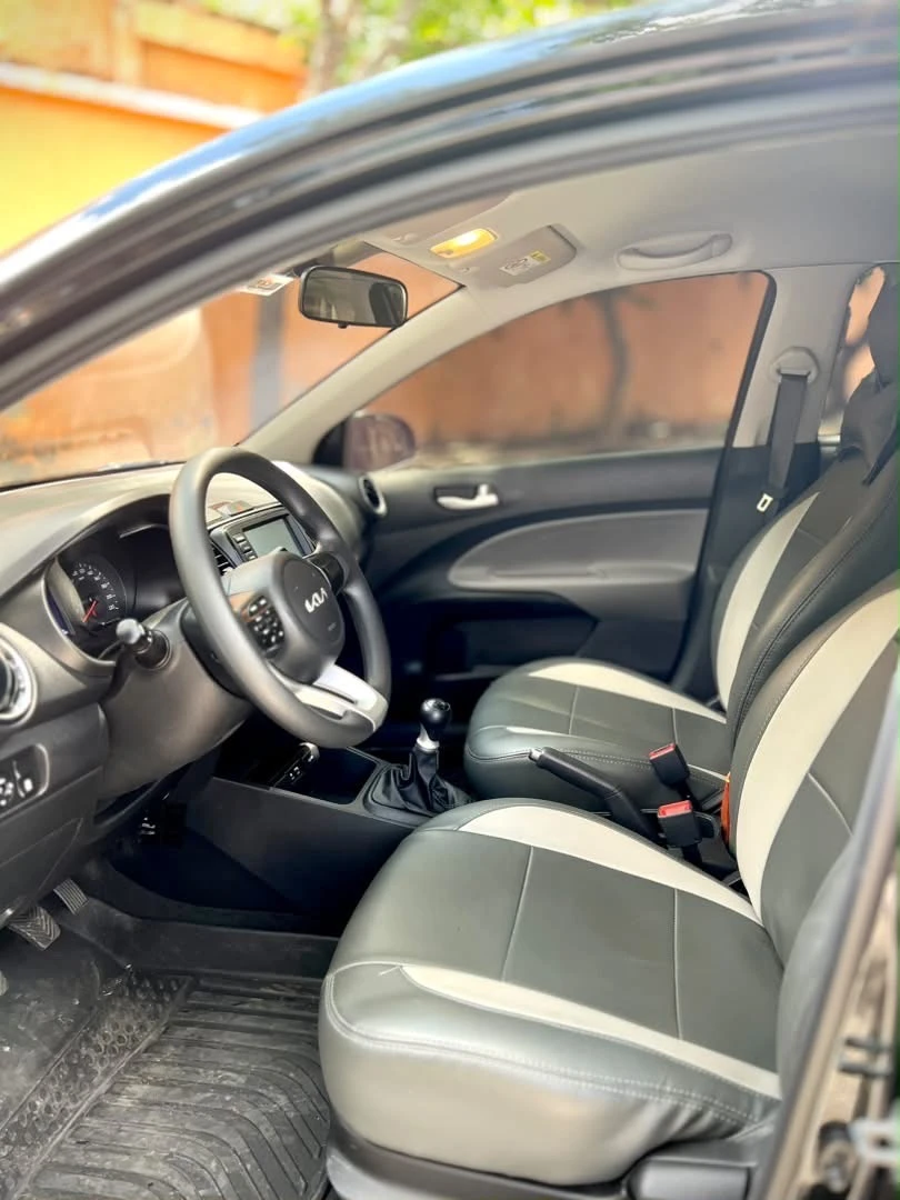 2025 Kia Soluto Premium — foto 8