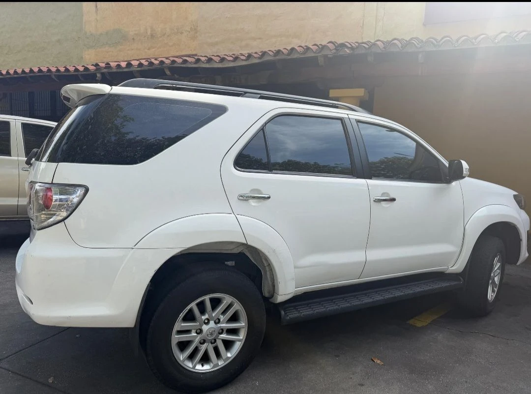 2012 Toyota Fortuner XLE PREMIUN — foto 2