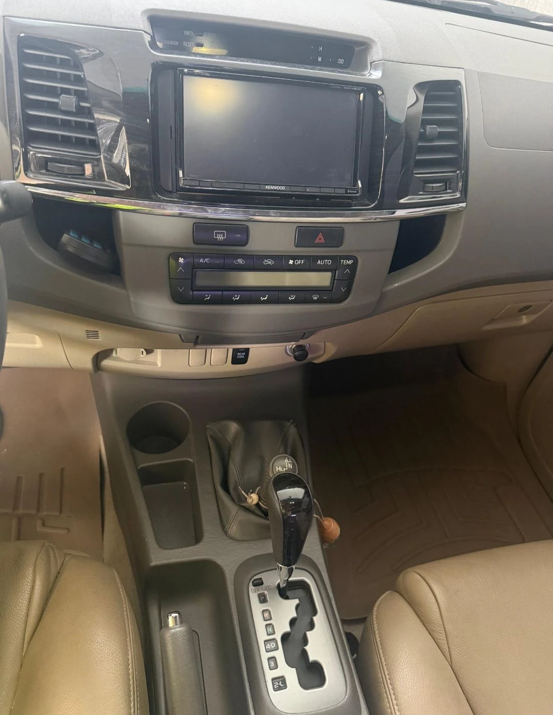 2012 Toyota Fortuner XLE PREMIUN — foto 5
