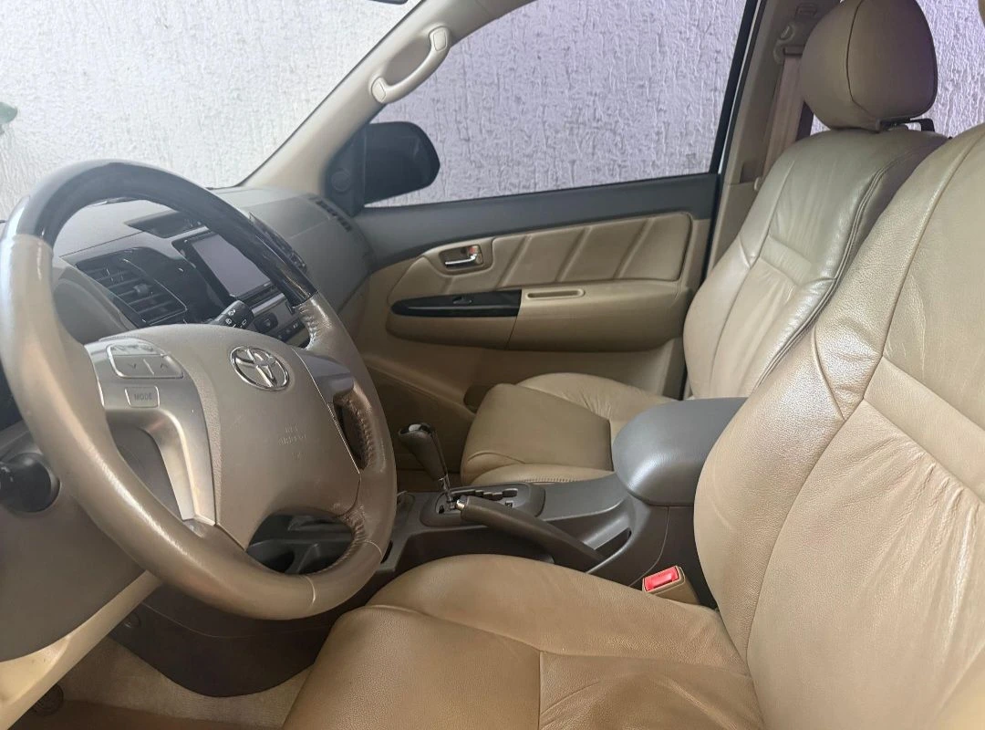 2012 Toyota Fortuner XLE PREMIUN — foto 7