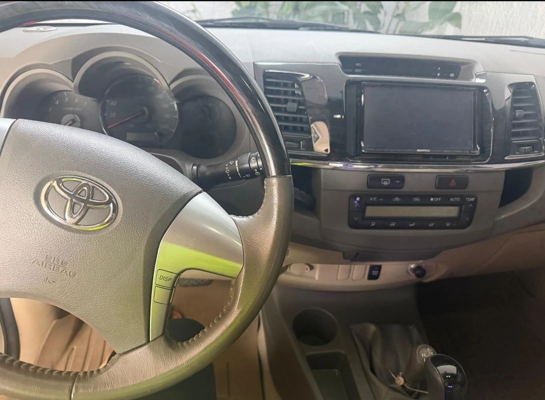 2012 Toyota Fortuner XLE PREMIUN — foto 6