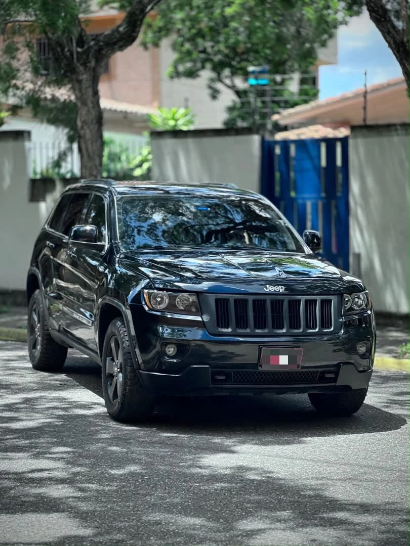 2011 Jeep Grand Cherokee Laredo — foto 2