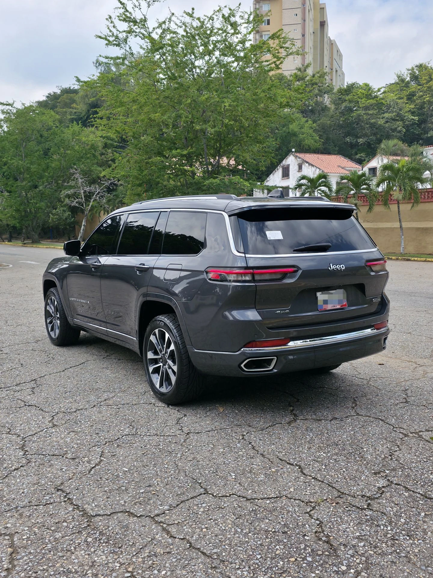 2023 Jeep Grand Cherokee Overland — foto 3