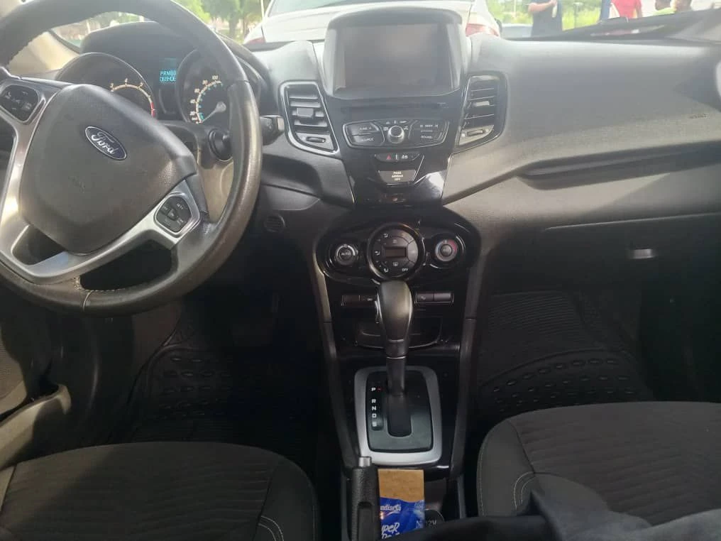 2015 Ford Fiesta Sedan — foto 3