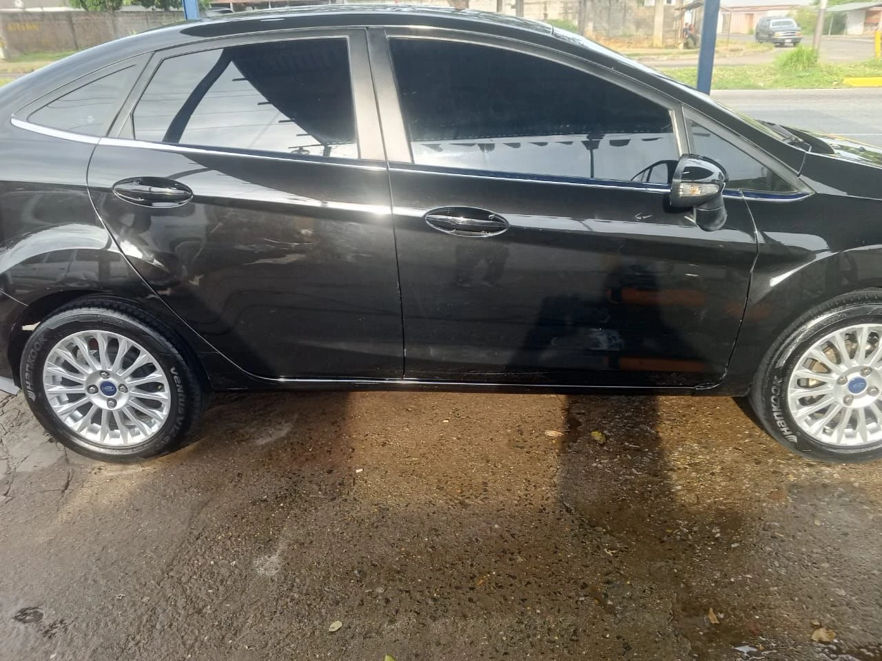 2015 Ford Fiesta Sedan — foto 5
