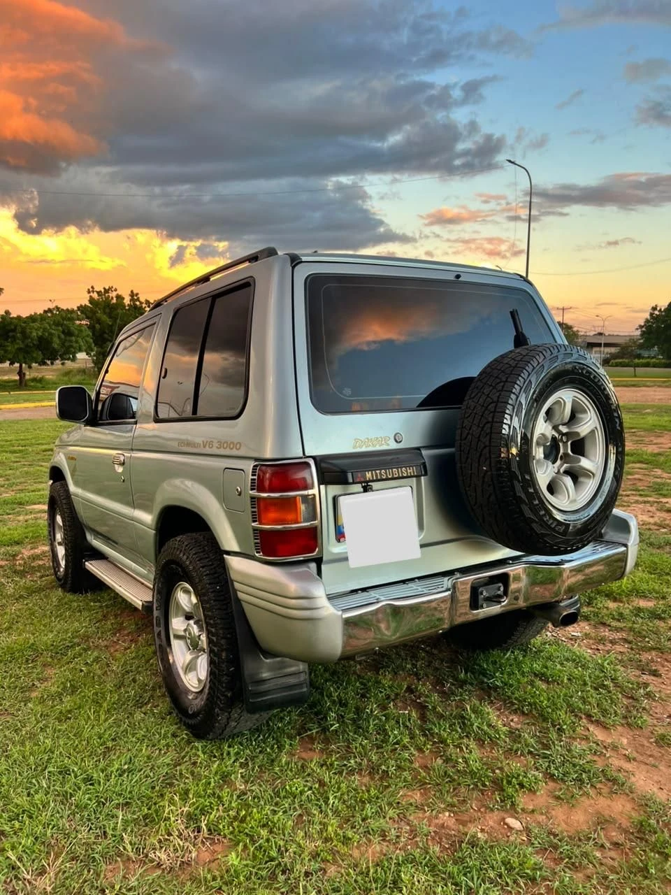2008 Mitsubishi Montero Glx — foto 2