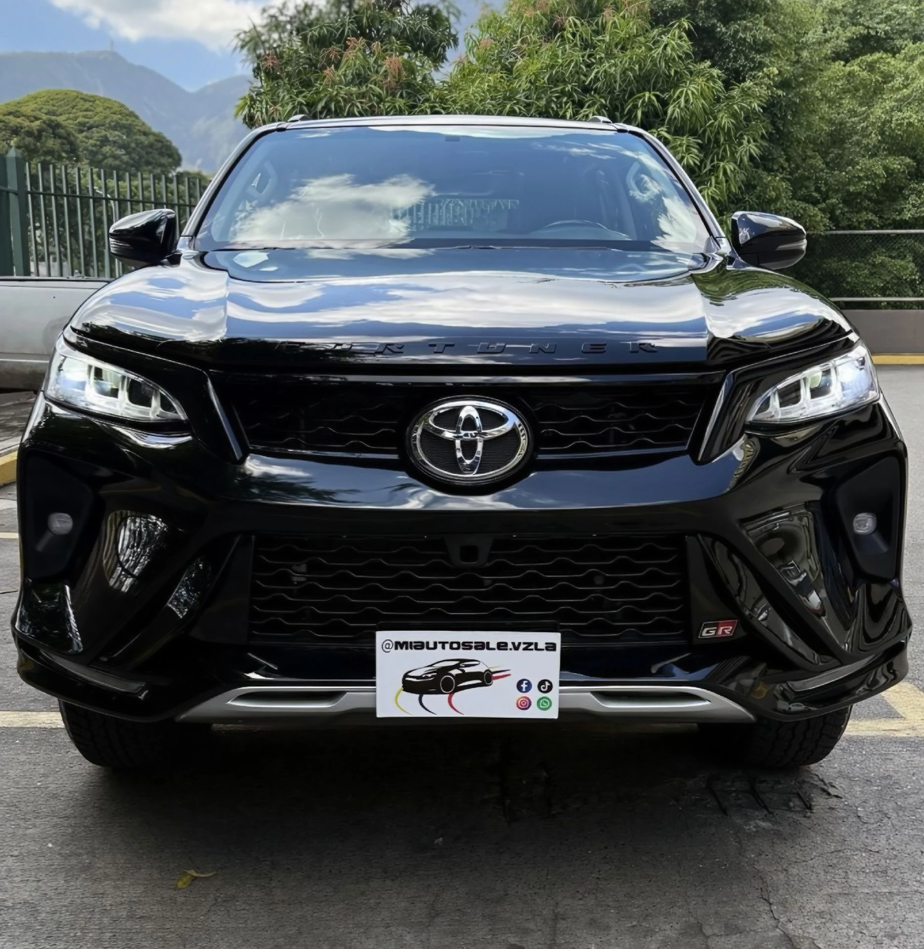 2026 Toyota Fortuner GR — foto 2