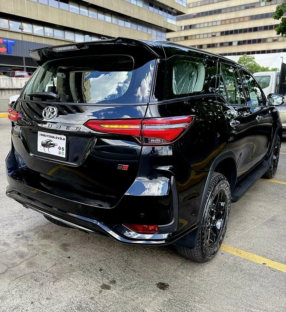 2026 Toyota Fortuner GR — foto 6