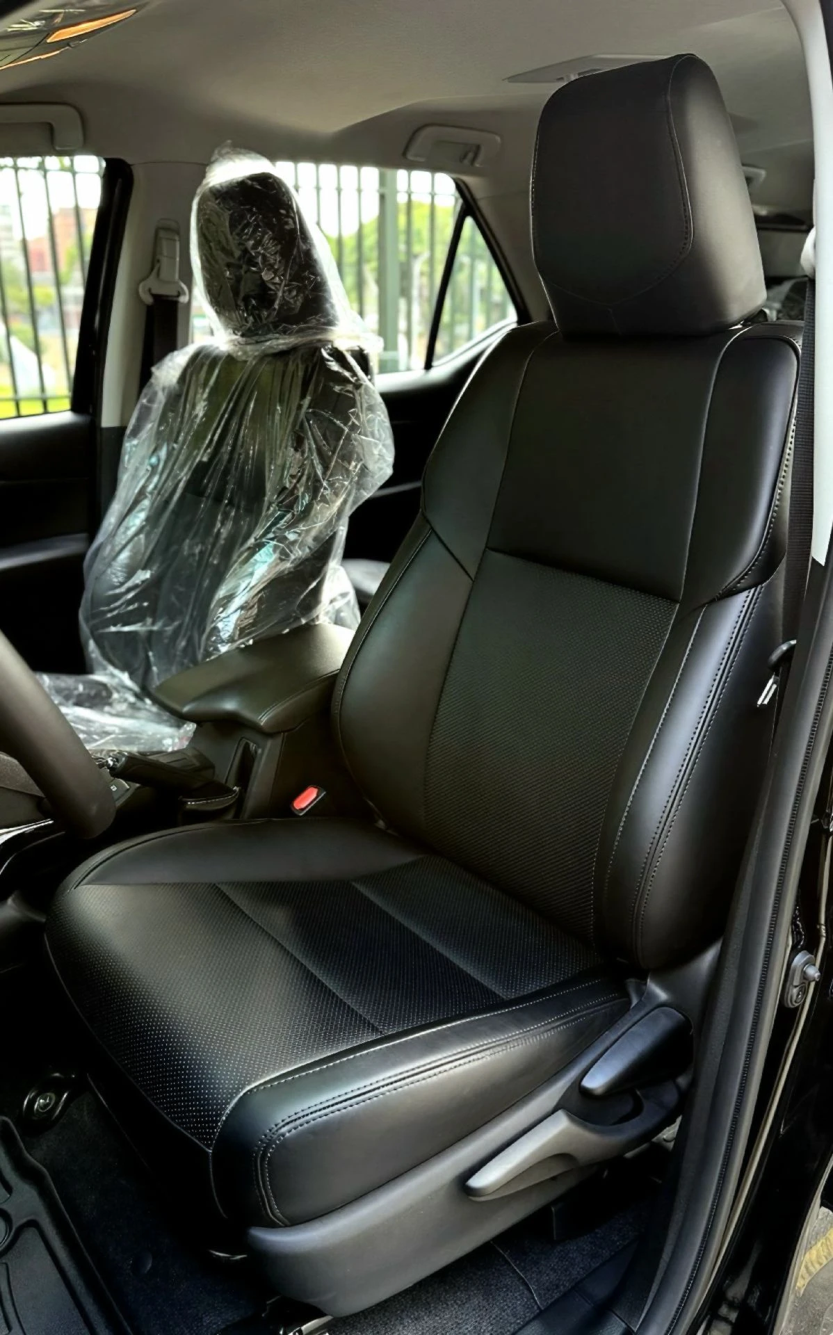2026 Toyota Fortuner GR — foto 17