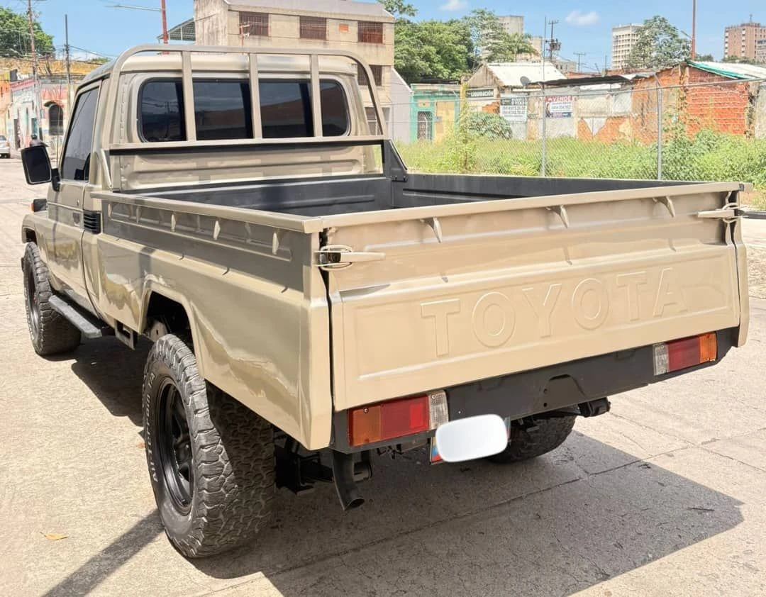 2008 Toyota Land Cruiser Pickup — foto 2