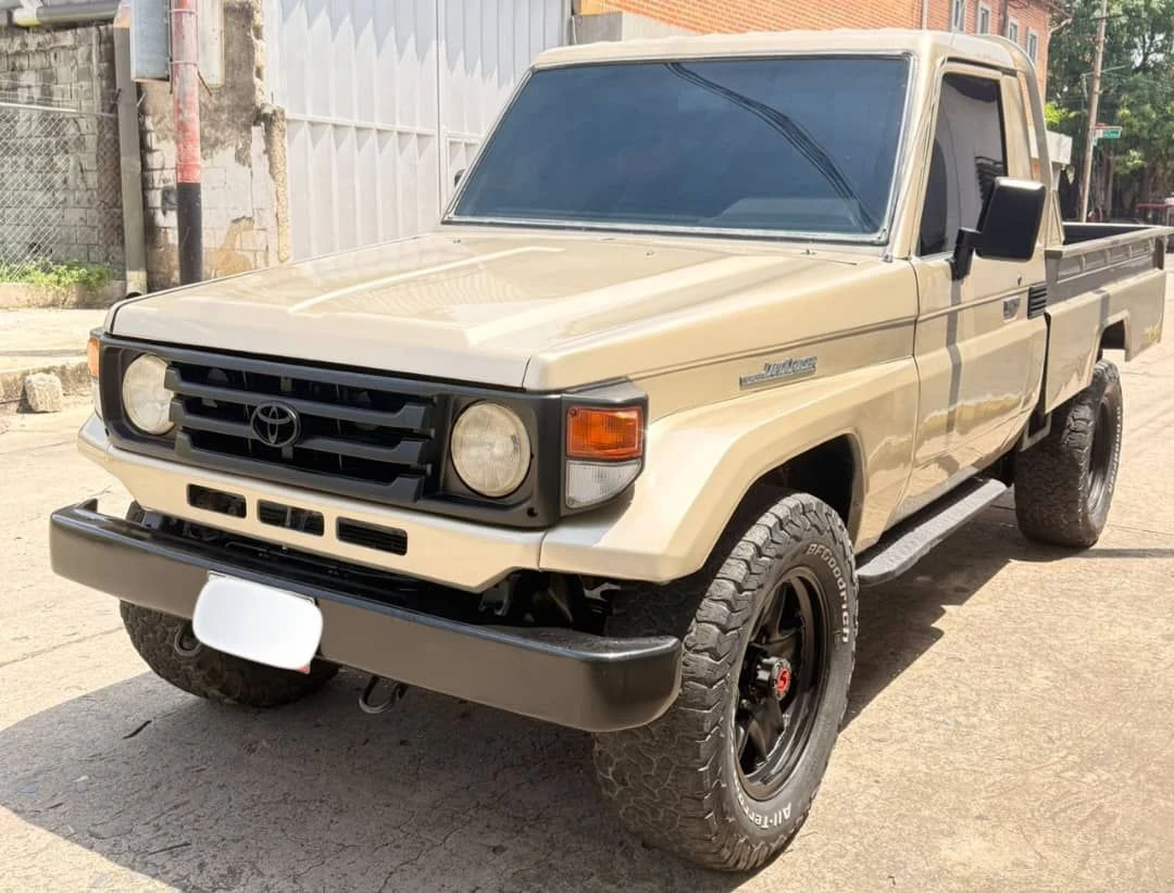 2008 Toyota Land Cruiser Pickup — foto 3