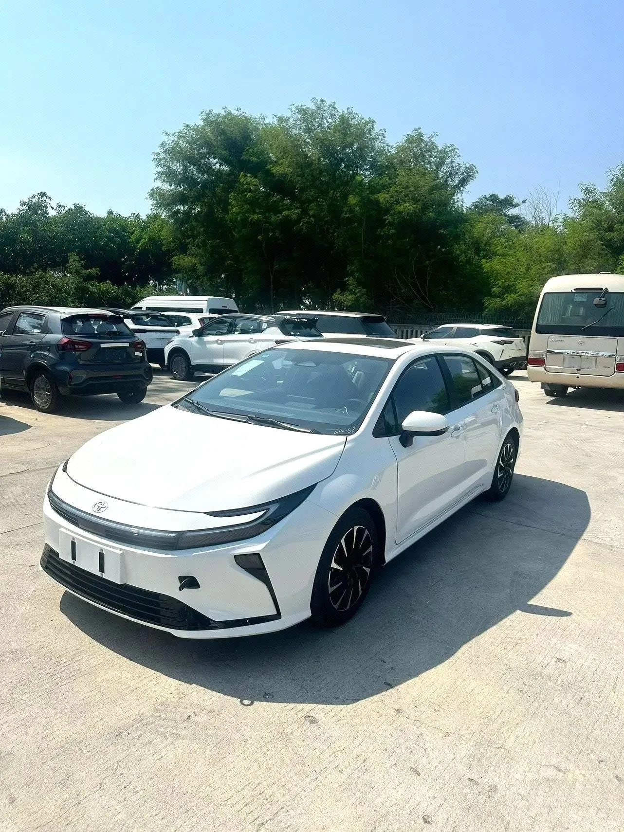 2026 Toyota Corolla Híbrido 1.8L, versión media.
