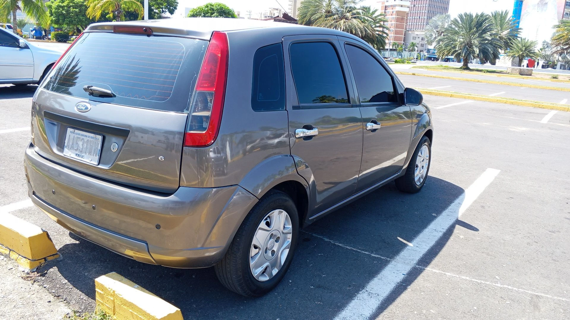 2011 Ford Fiesta — foto 2