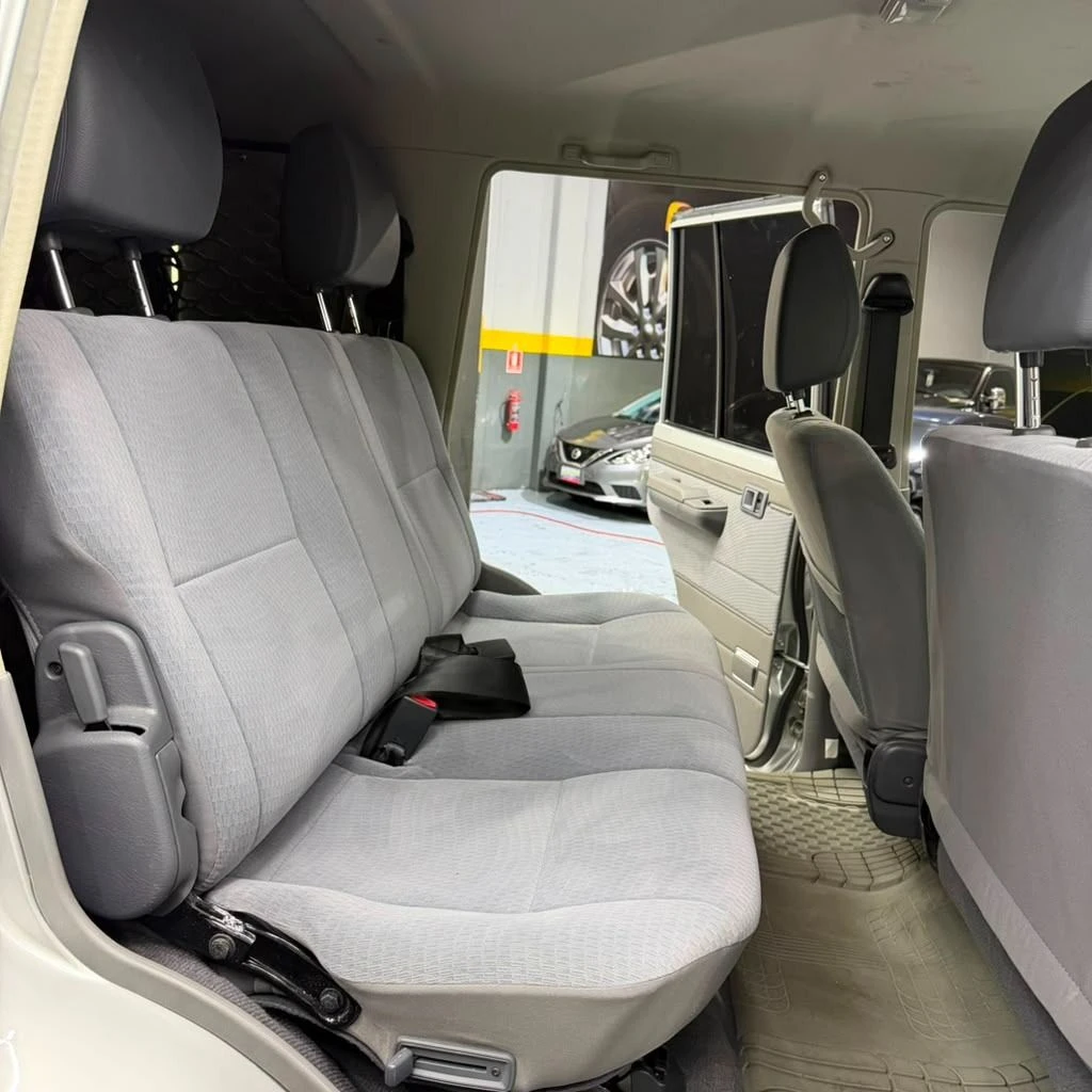 2018 Toyota Land Cruiser 76 Machito Dubai — foto 17