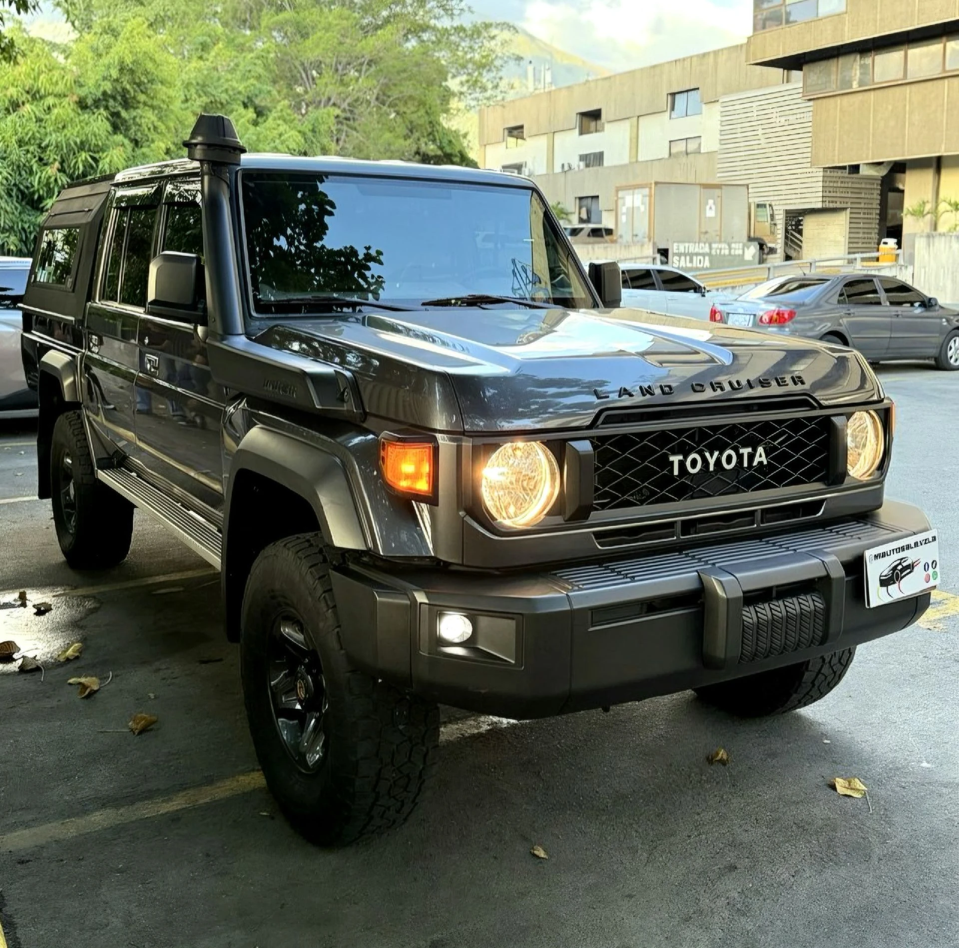 2024 Toyota Land Cruiser LX V6 — photo 3