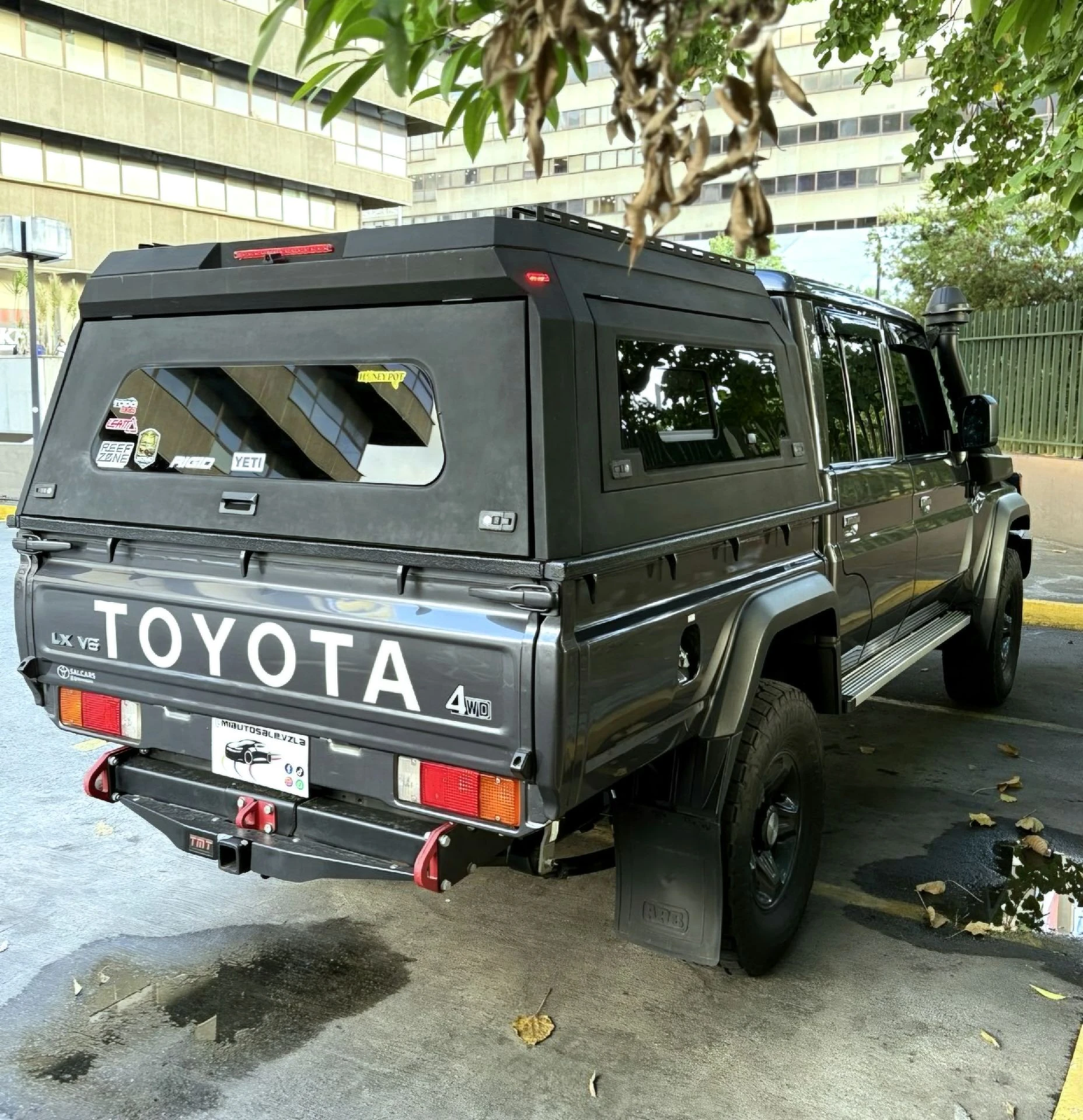 2024 Toyota Land Cruiser LX V6 — photo 4