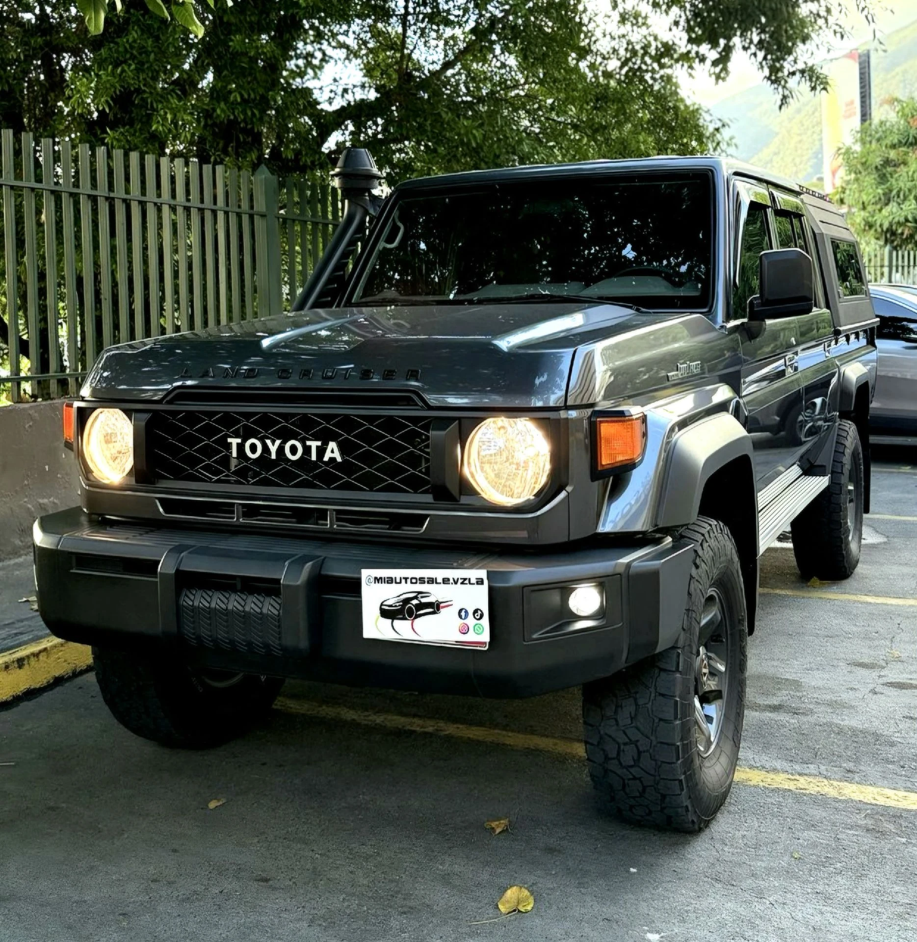 2024 Toyota Land Cruiser LX V6 — photo 9