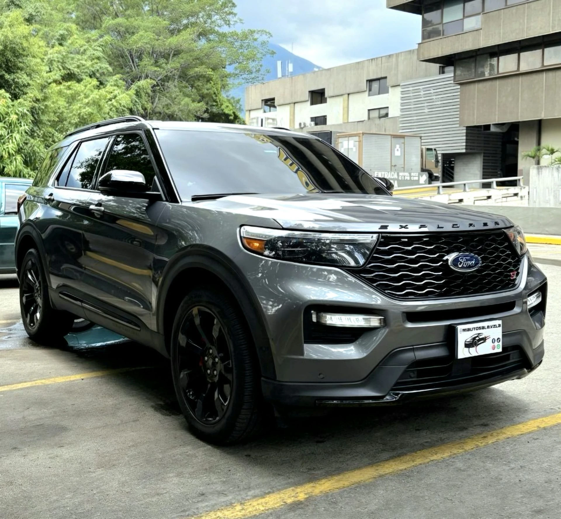 2022 Ford Explorer ST — foto 3