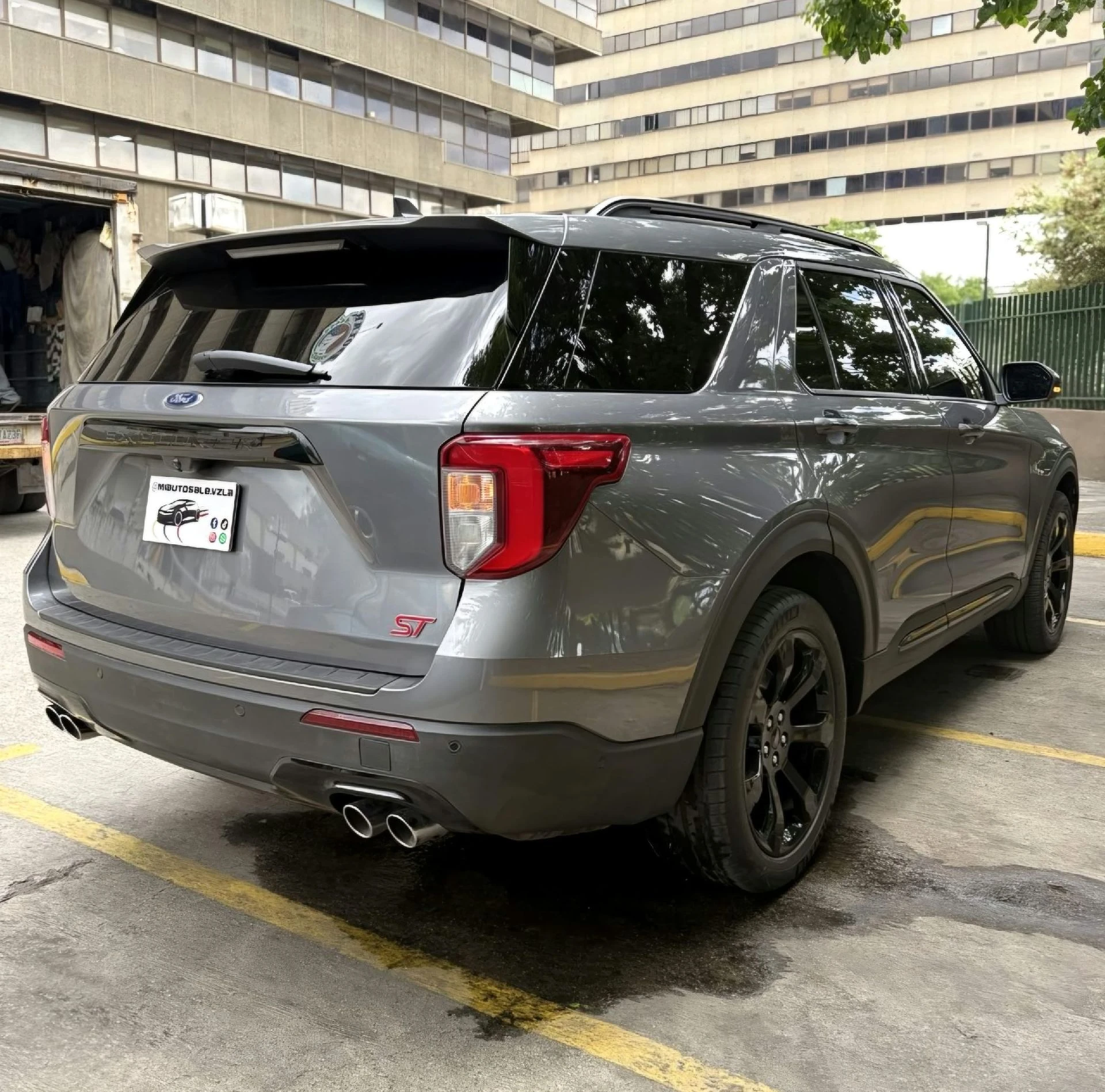 2022 Ford Explorer ST — foto 4