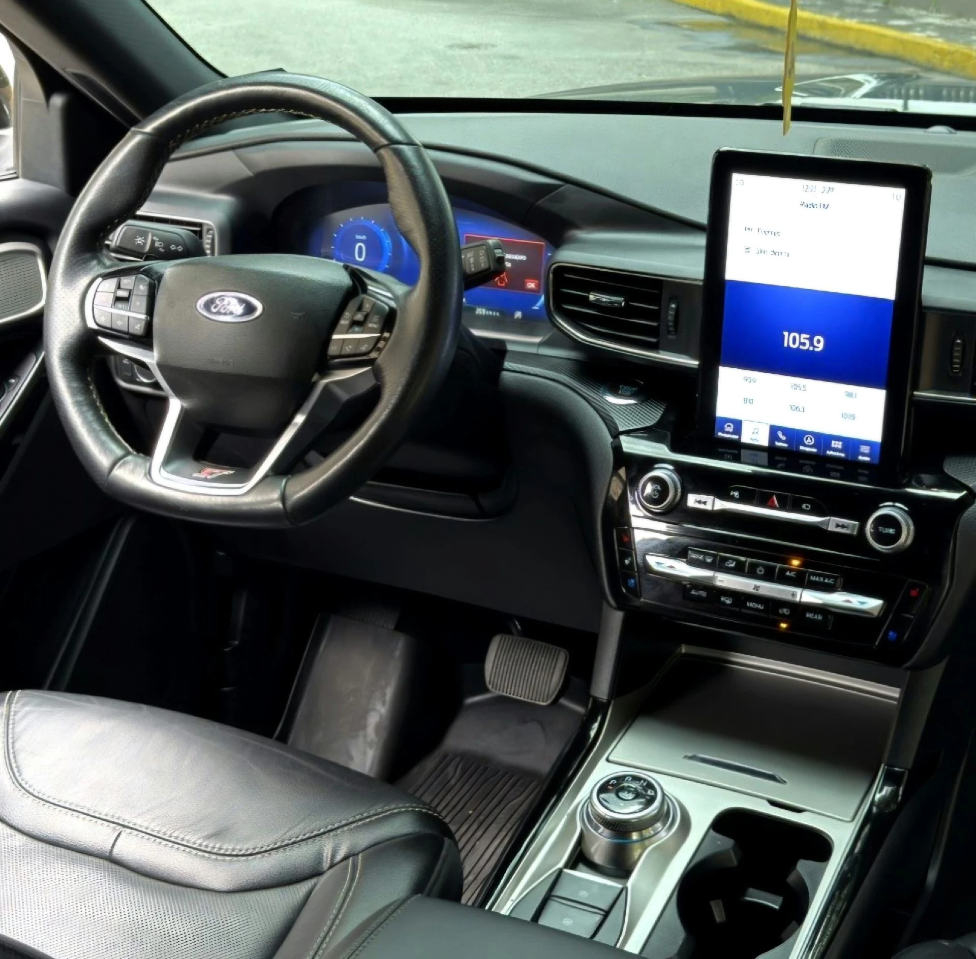 2022 Ford Explorer ST — foto 18