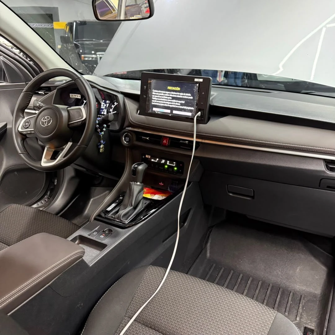 2025 Toyota Yaris E — foto 7