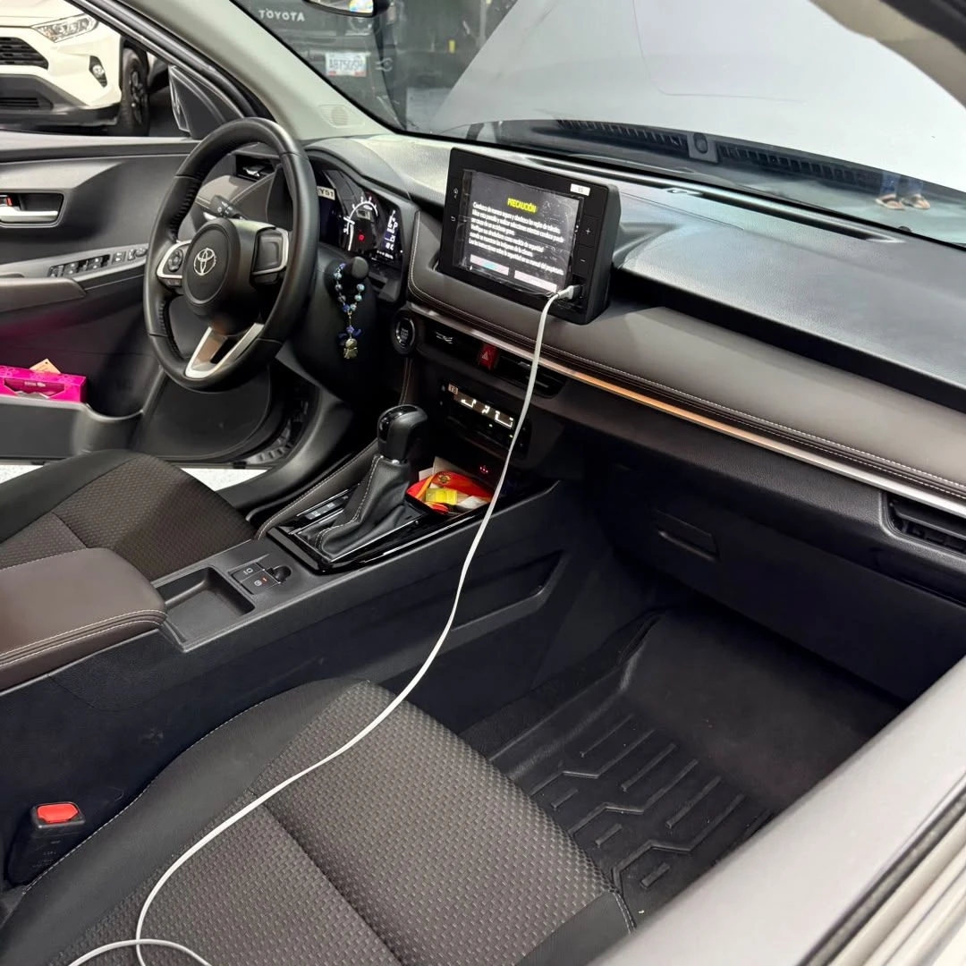 2025 Toyota Yaris E — foto 9