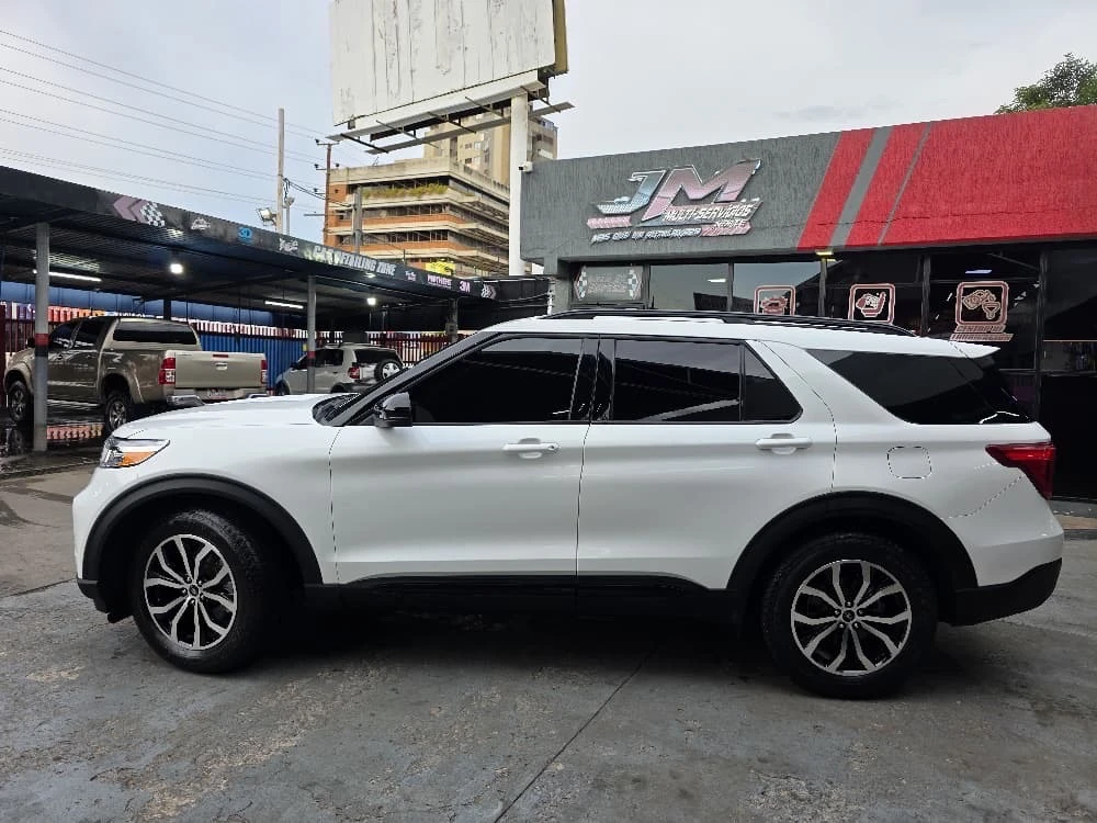 2020 Ford Explorer Xlt — foto 2