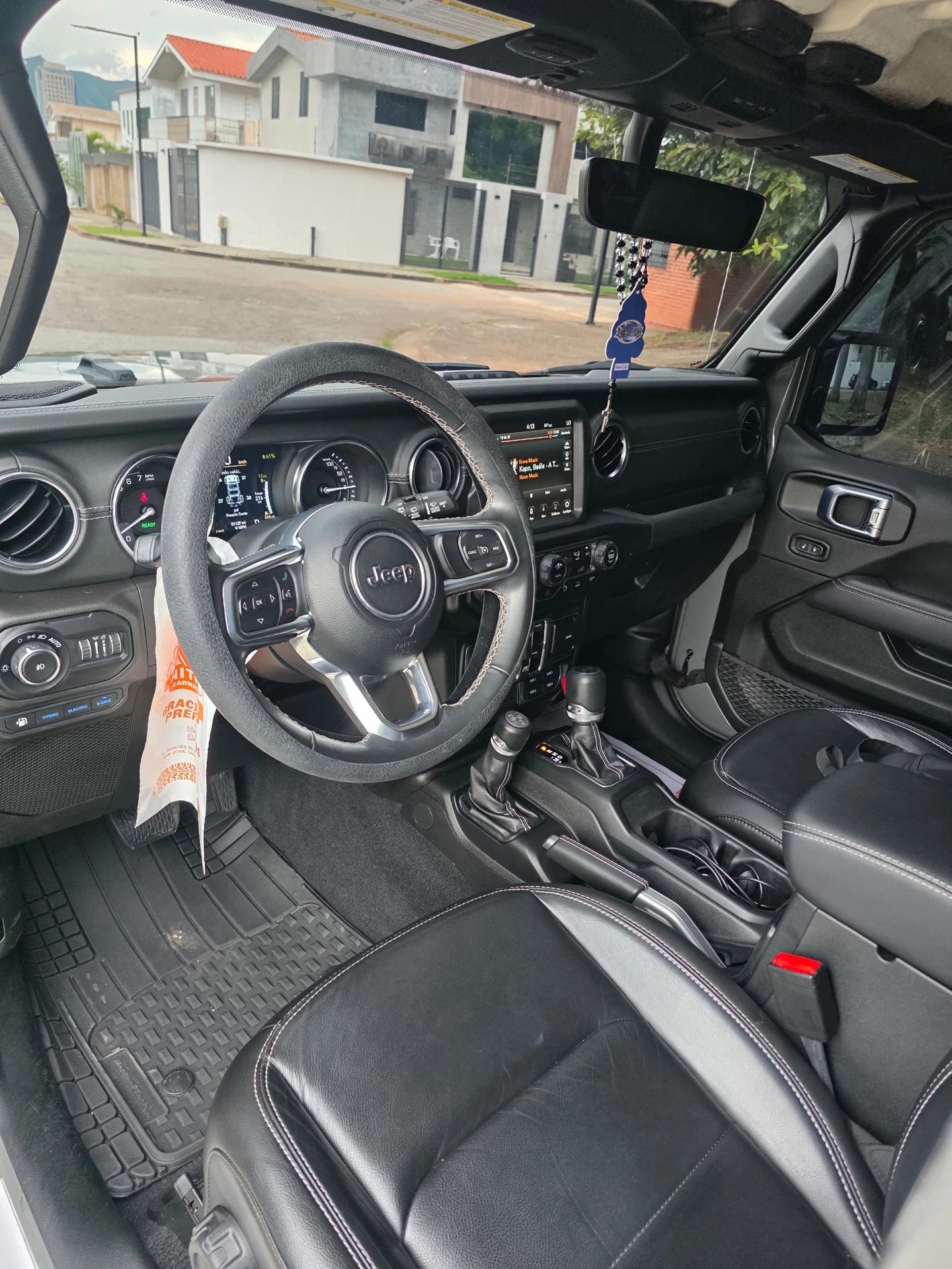 2022 Jeep Sahara — foto 12