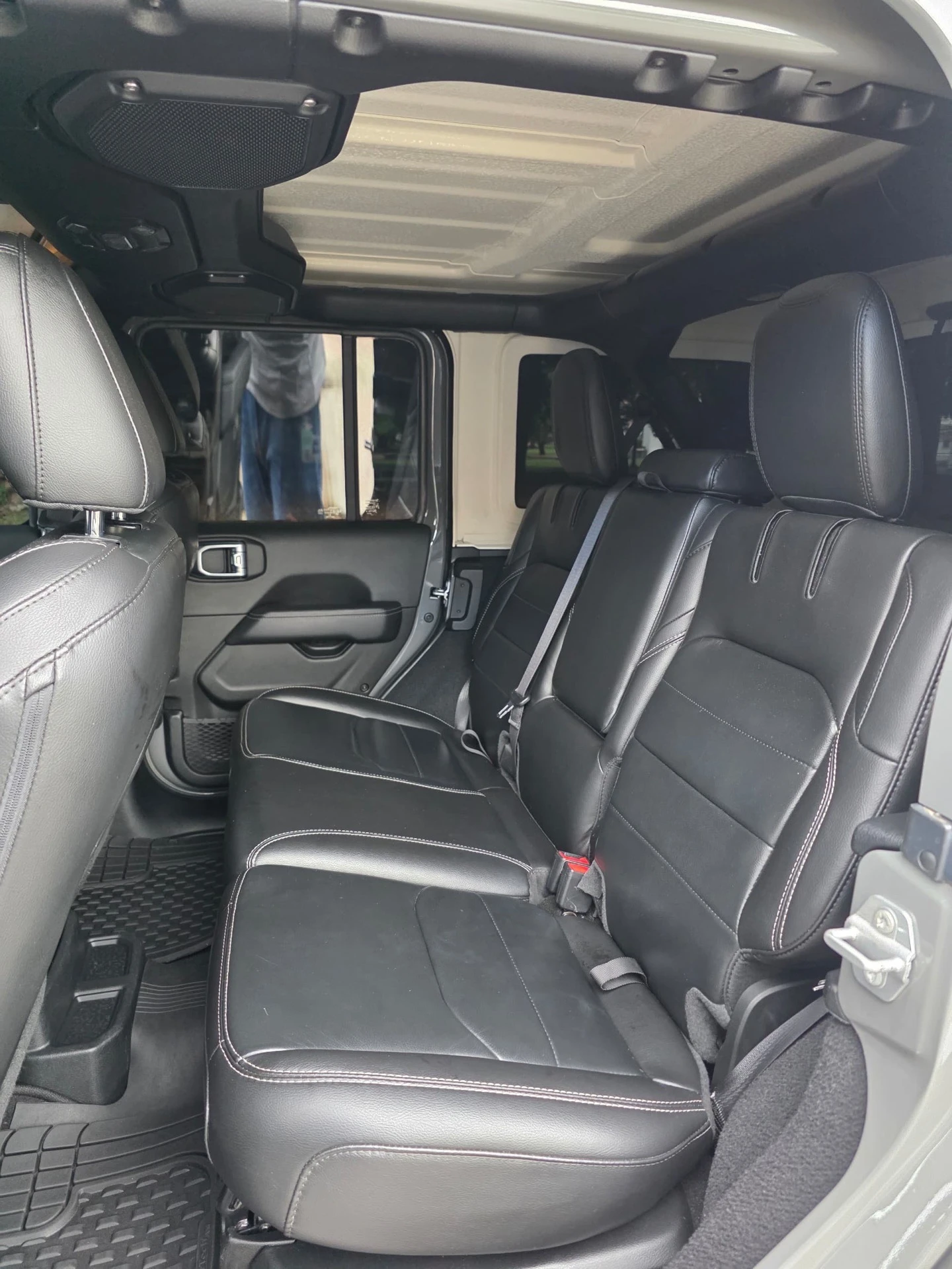 2022 Jeep Sahara — foto 14