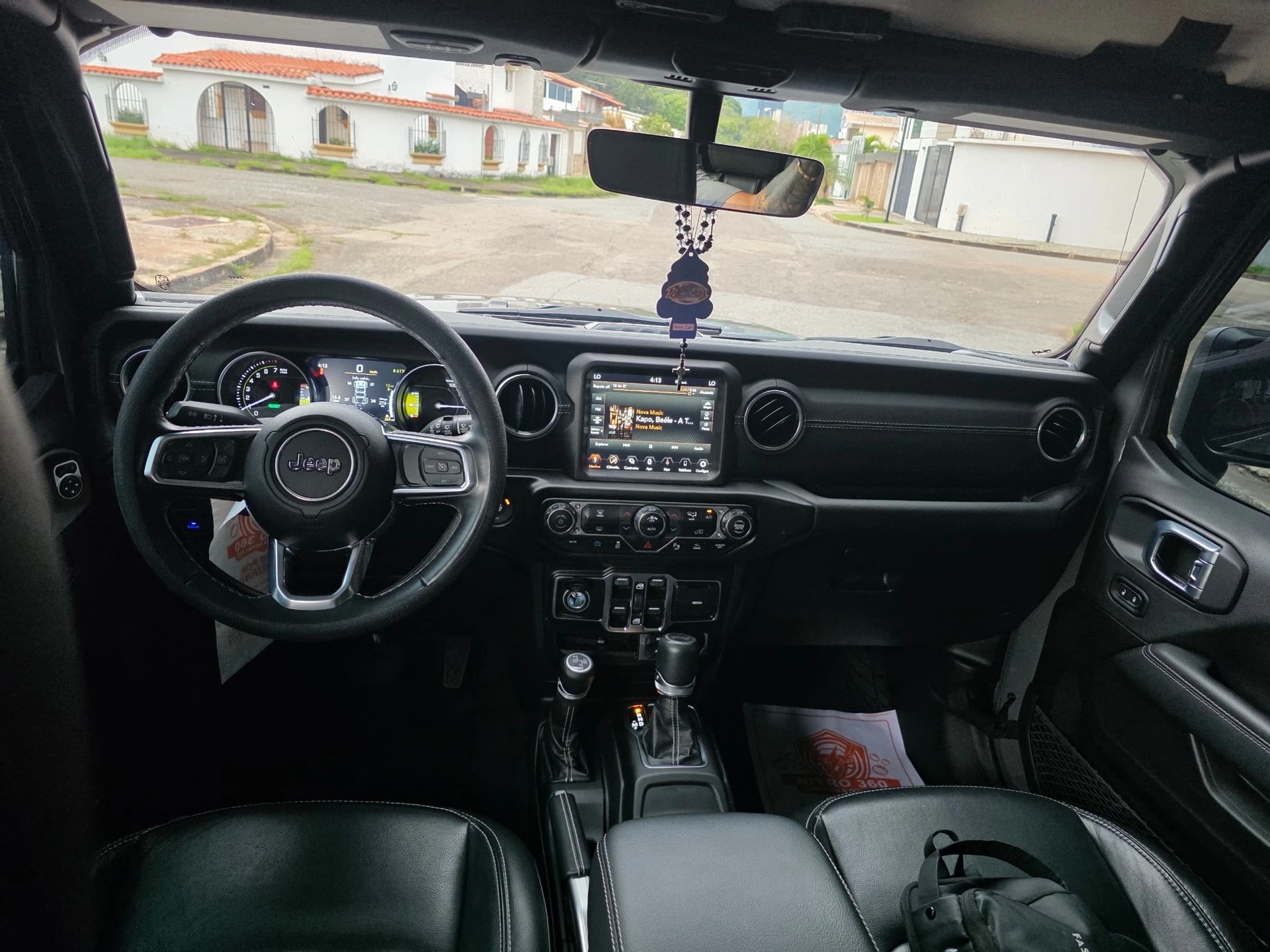 2022 Jeep Sahara — foto 15