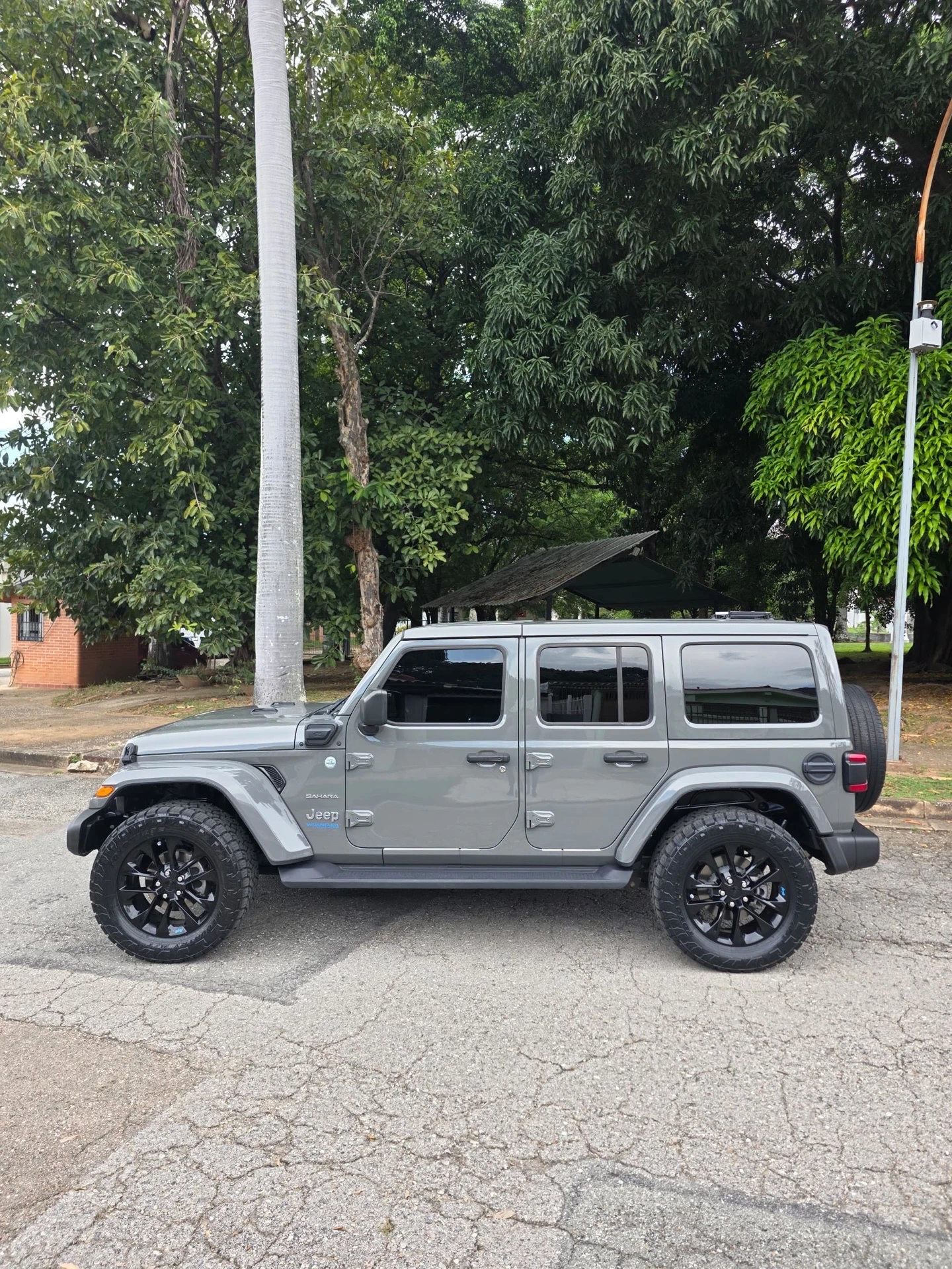 2022 Jeep Sahara — foto 16