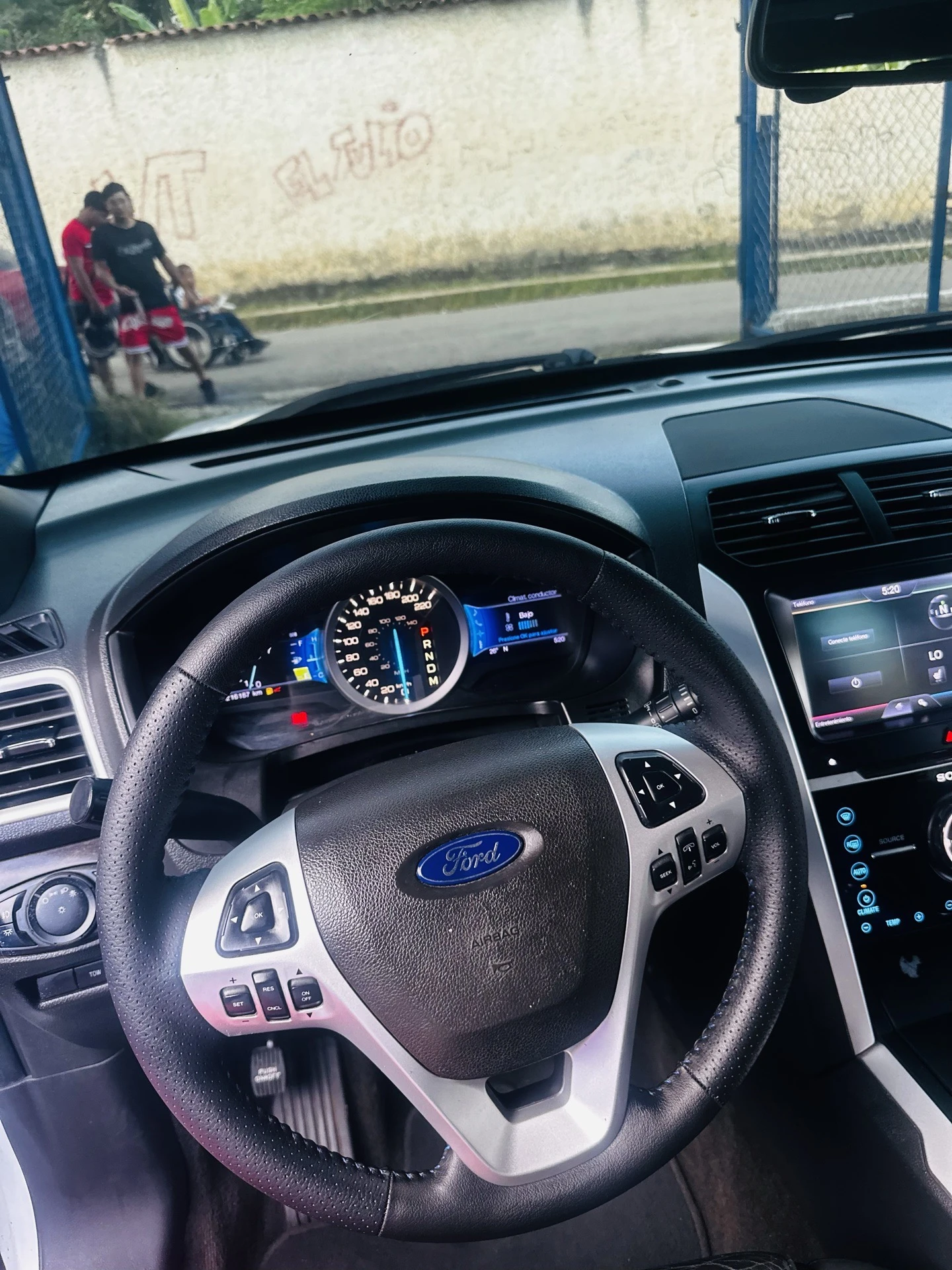 2013 Ford Explorer Limited — foto 9