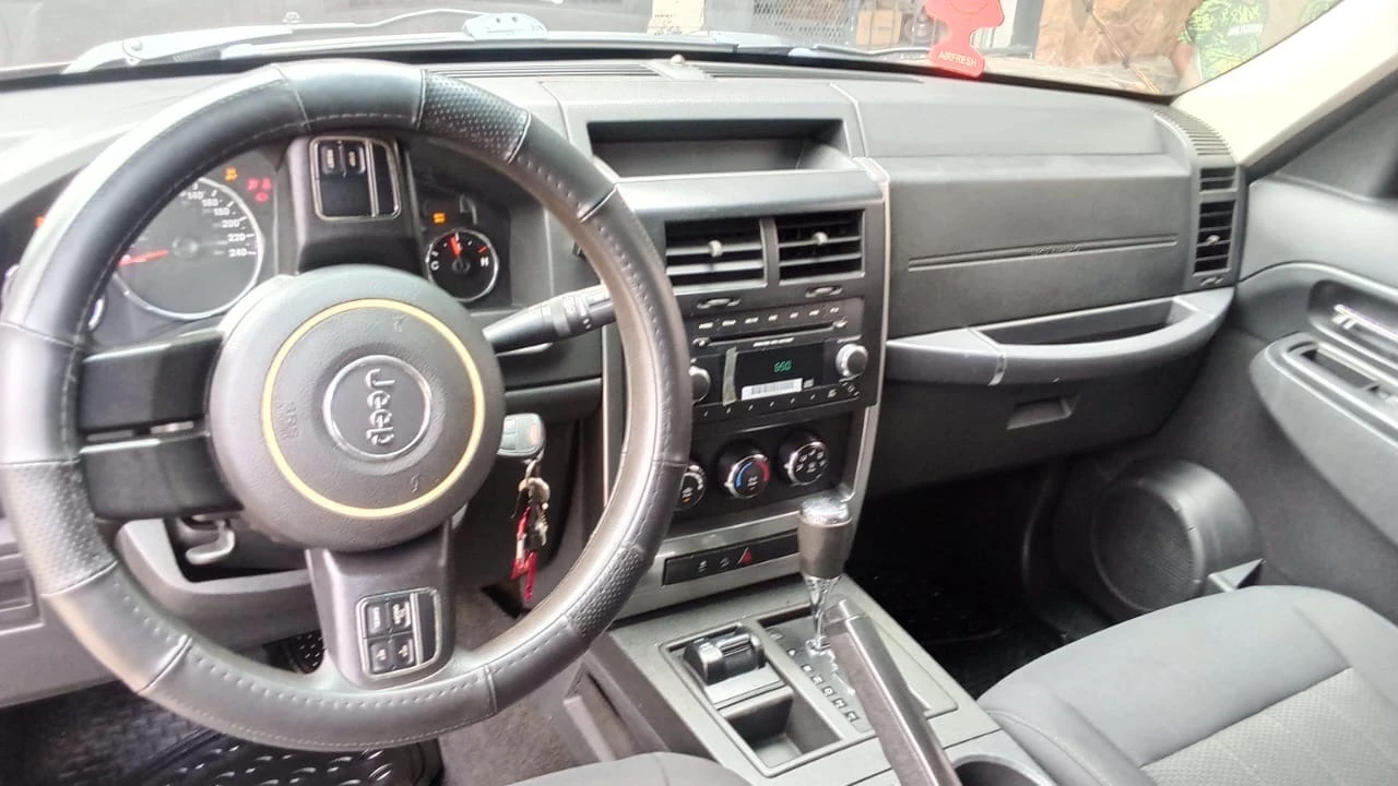 2012 Jeep Cherokee Sport Kk — foto 12