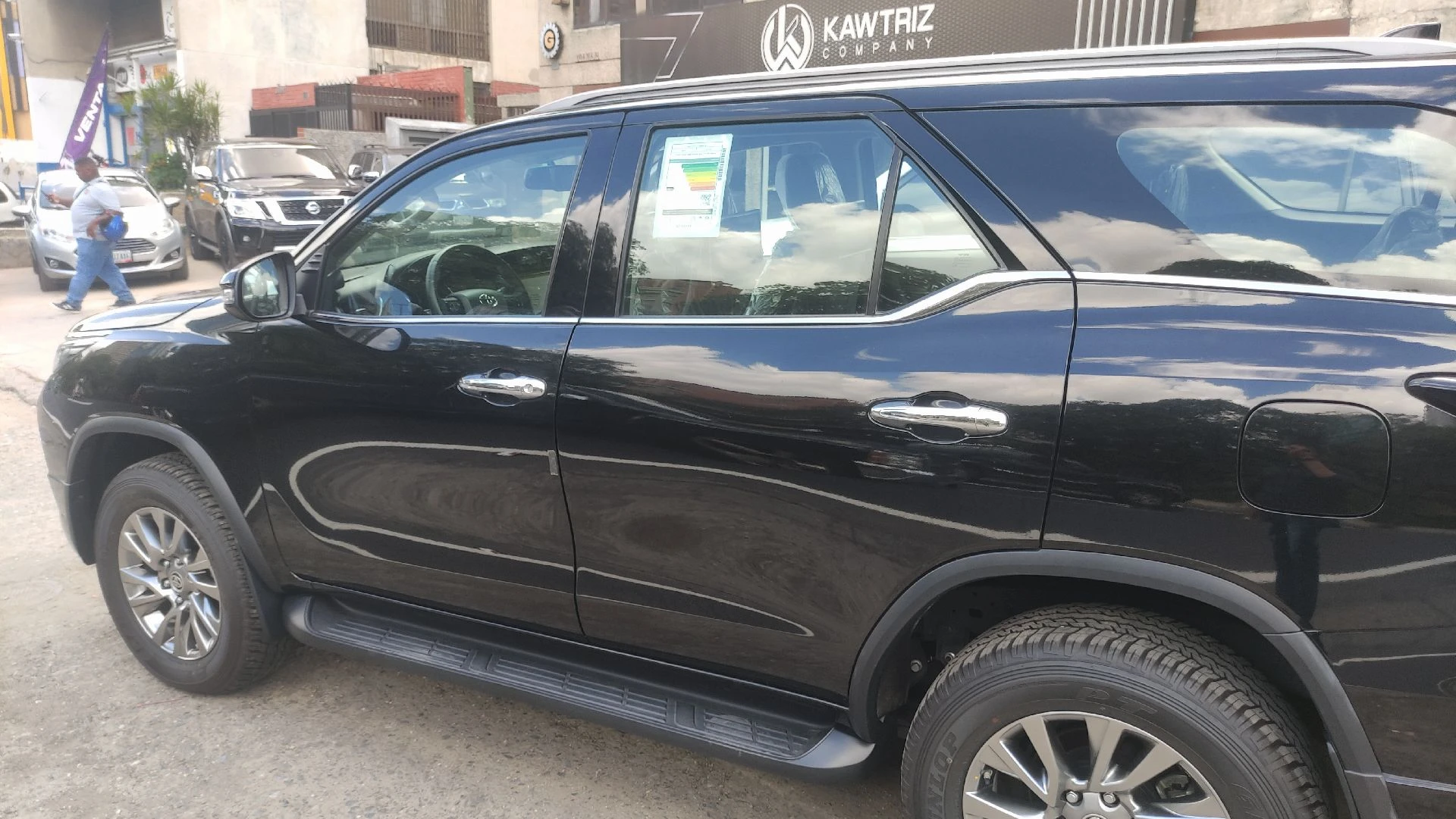 2025 Toyota Fortuner VXR V6 — foto 2