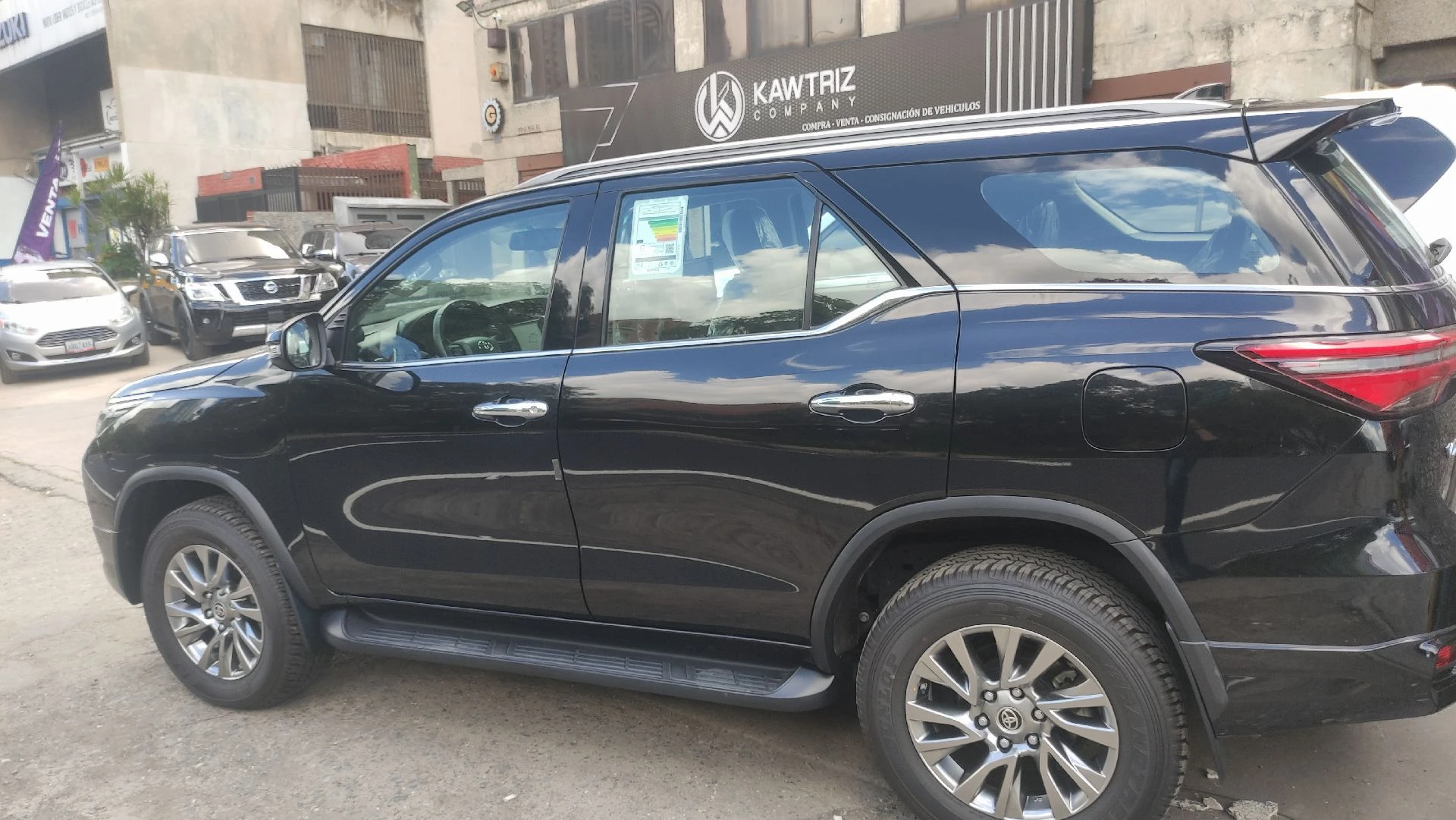 2025 Toyota Fortuner VXR V6 — foto 3