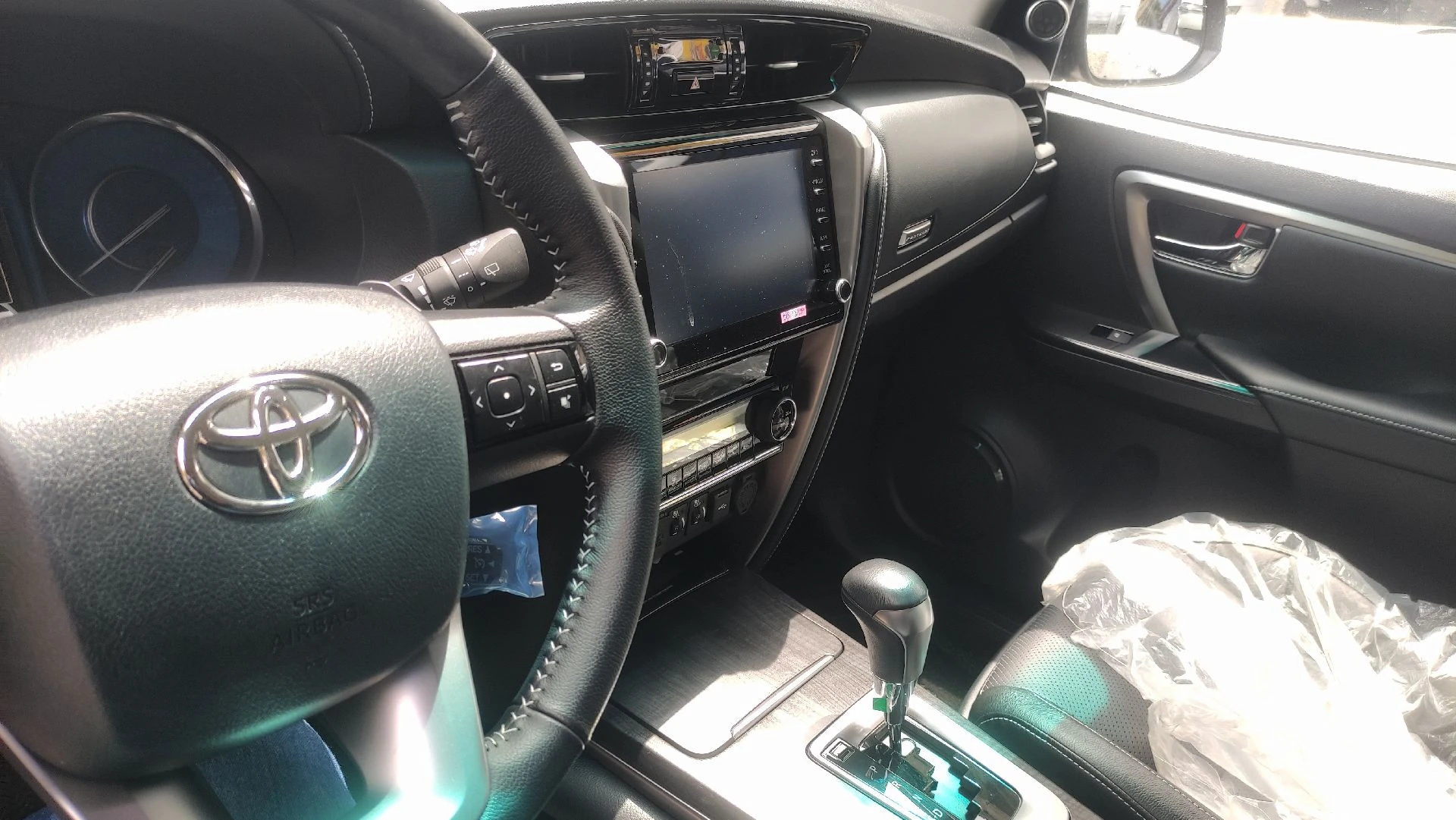 2025 Toyota Fortuner VXR V6 — foto 9