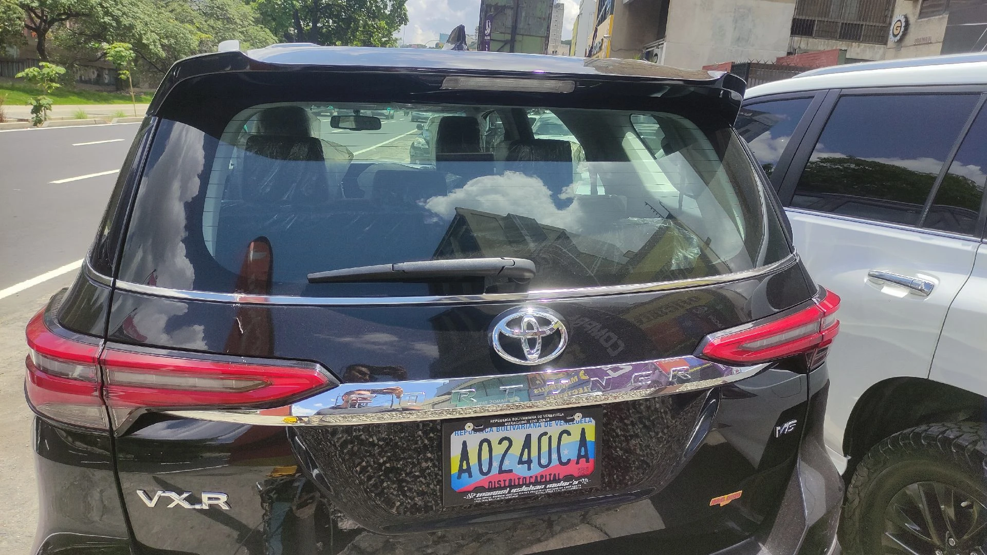 2025 Toyota Fortuner VXR V6 — foto 15