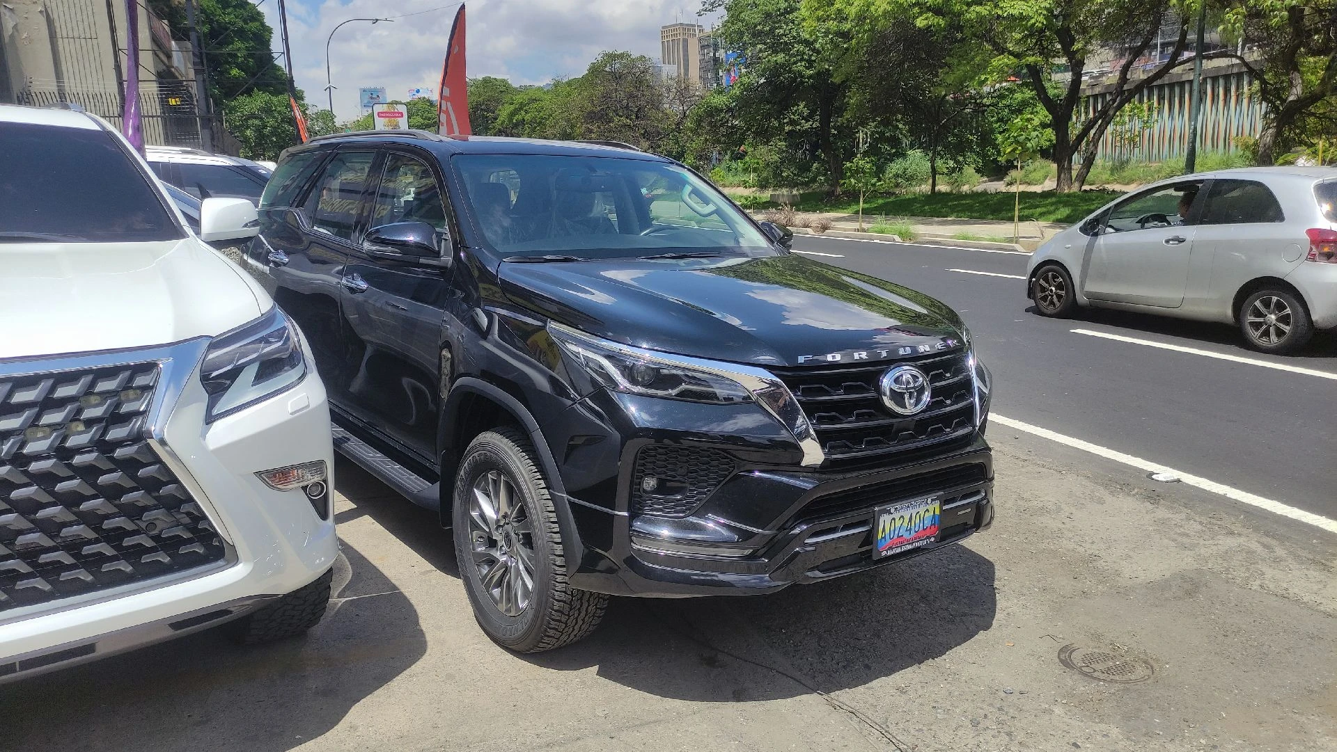 2025 Toyota Fortuner VXR V6 — foto 17