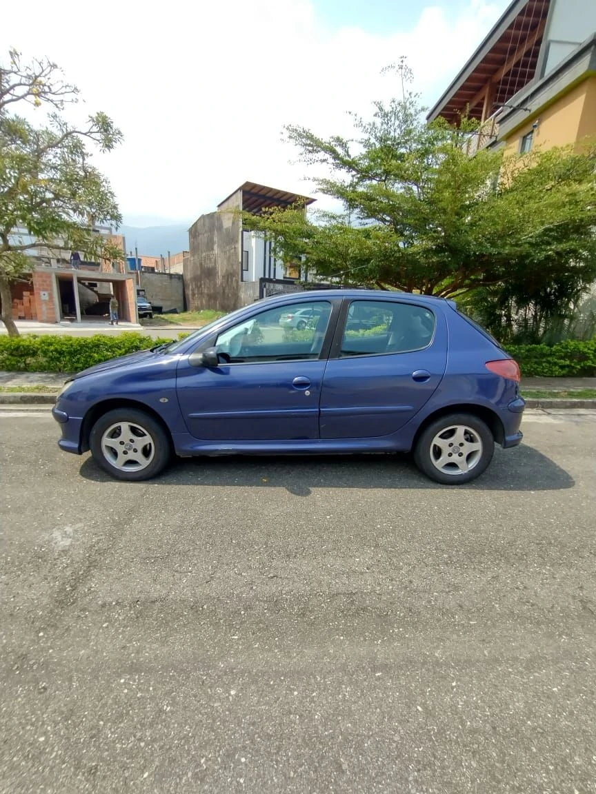 2009 Peugeot 206 Hatchback — foto 2