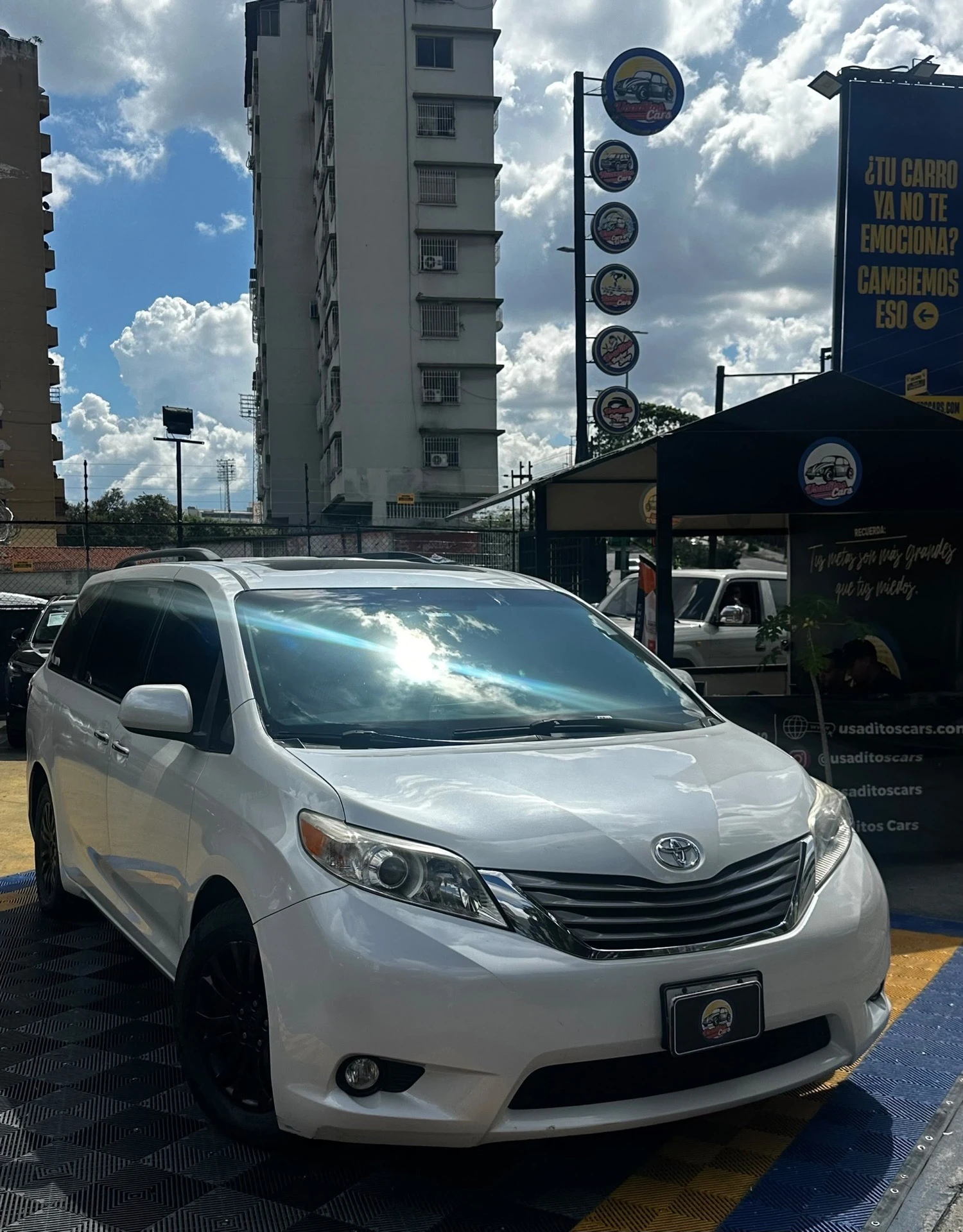 2015 Toyota Sienna XLE — foto 2