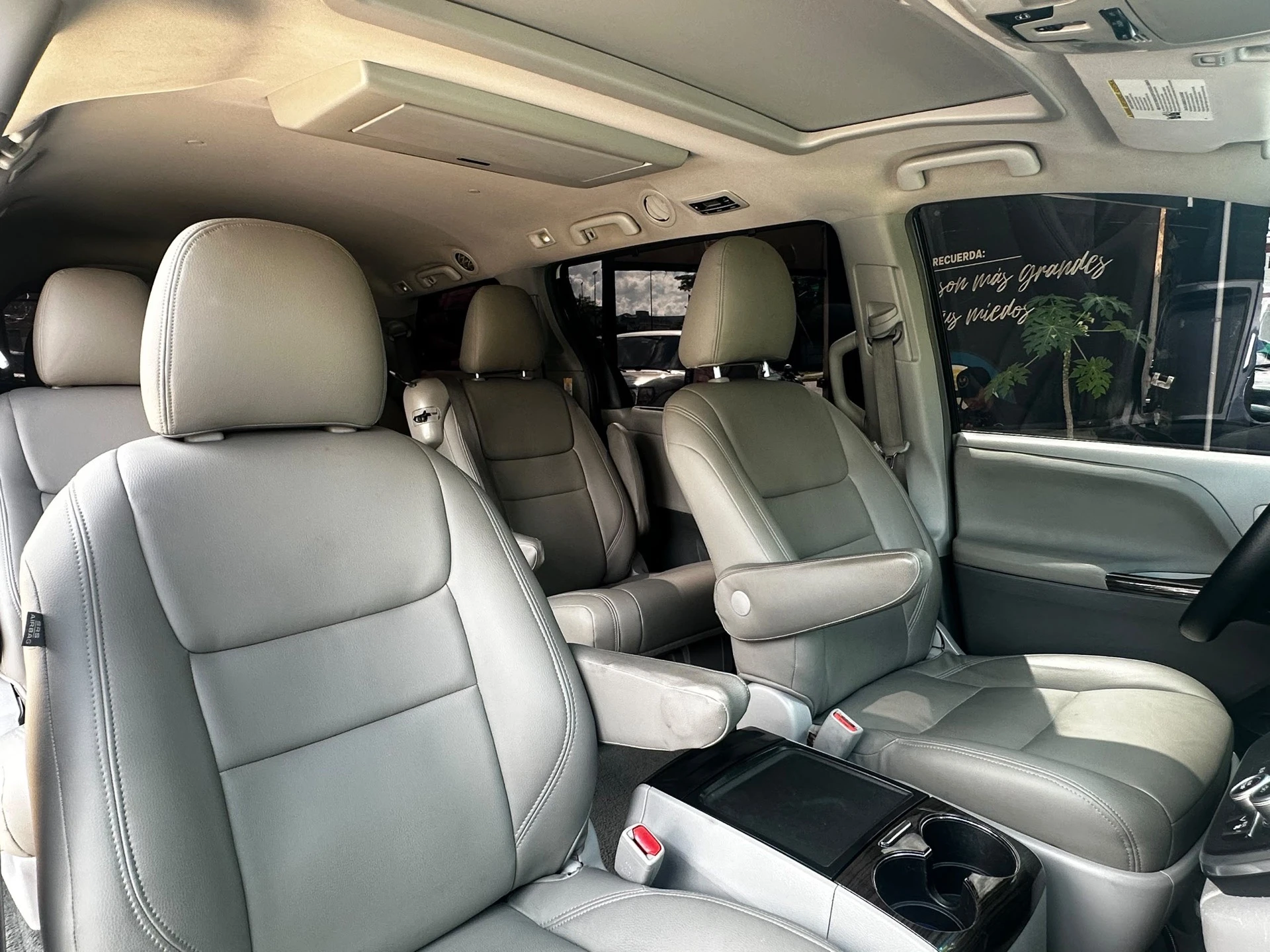 2015 Toyota Sienna XLE — foto 4