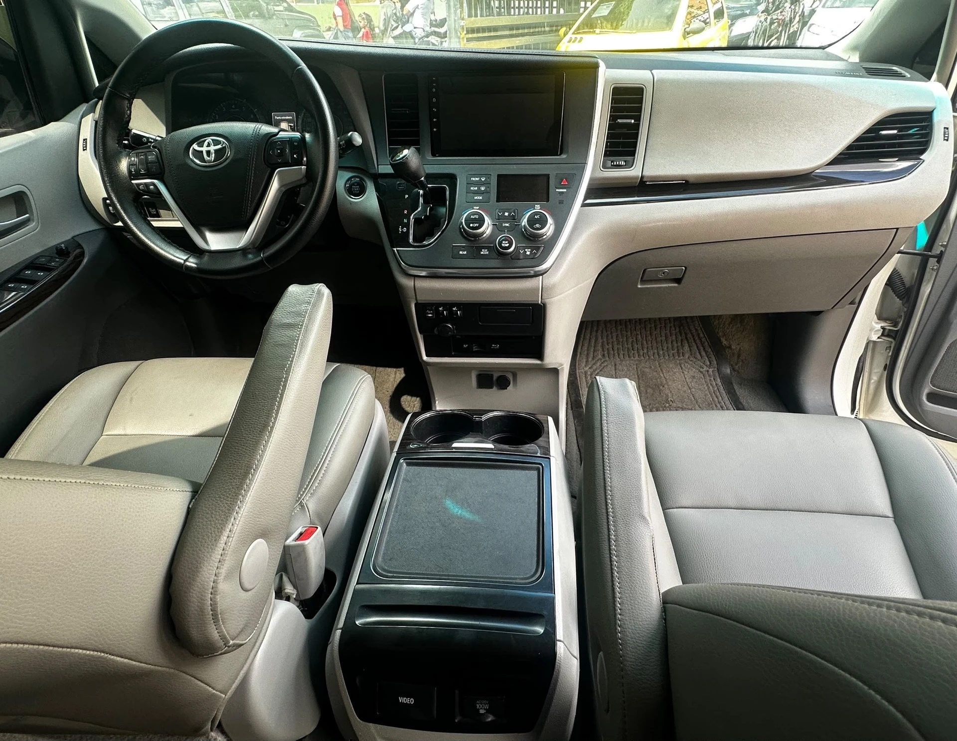 2015 Toyota Sienna XLE — foto 6