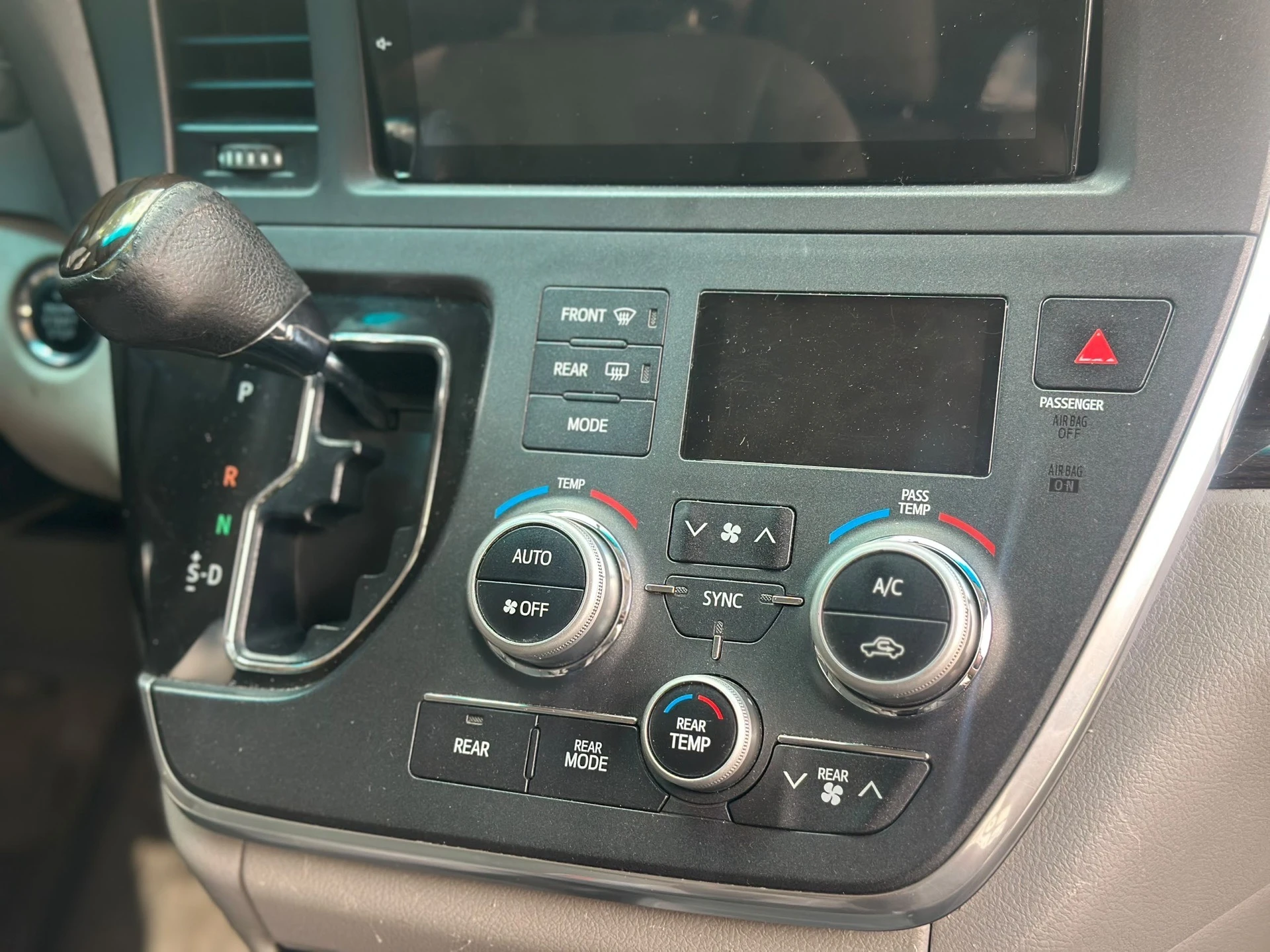 2015 Toyota Sienna XLE — foto 8