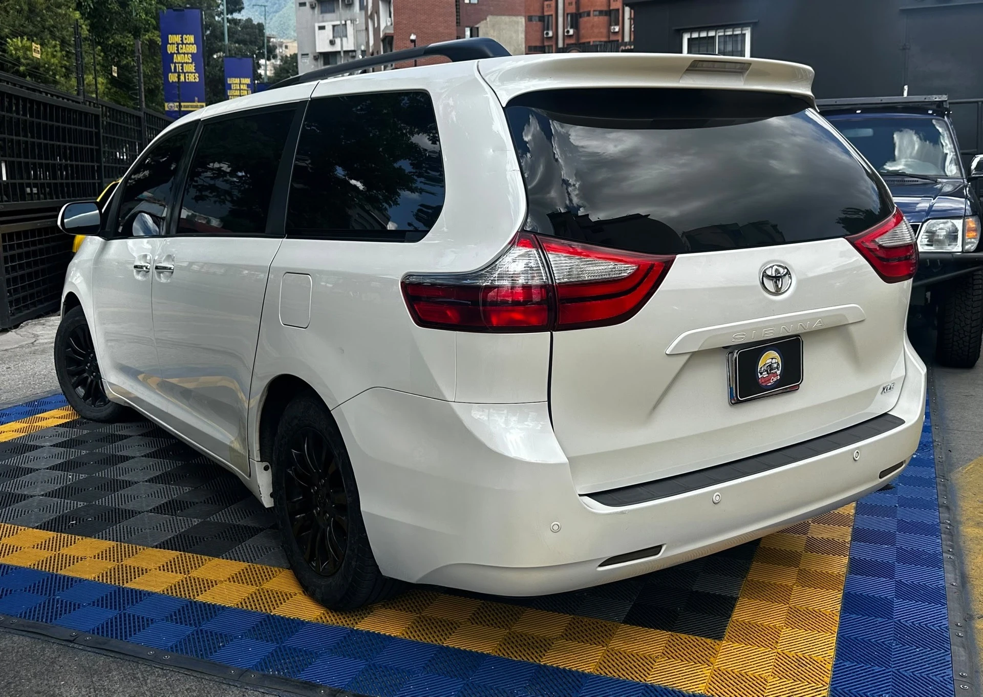 2015 Toyota Sienna XLE — foto 9