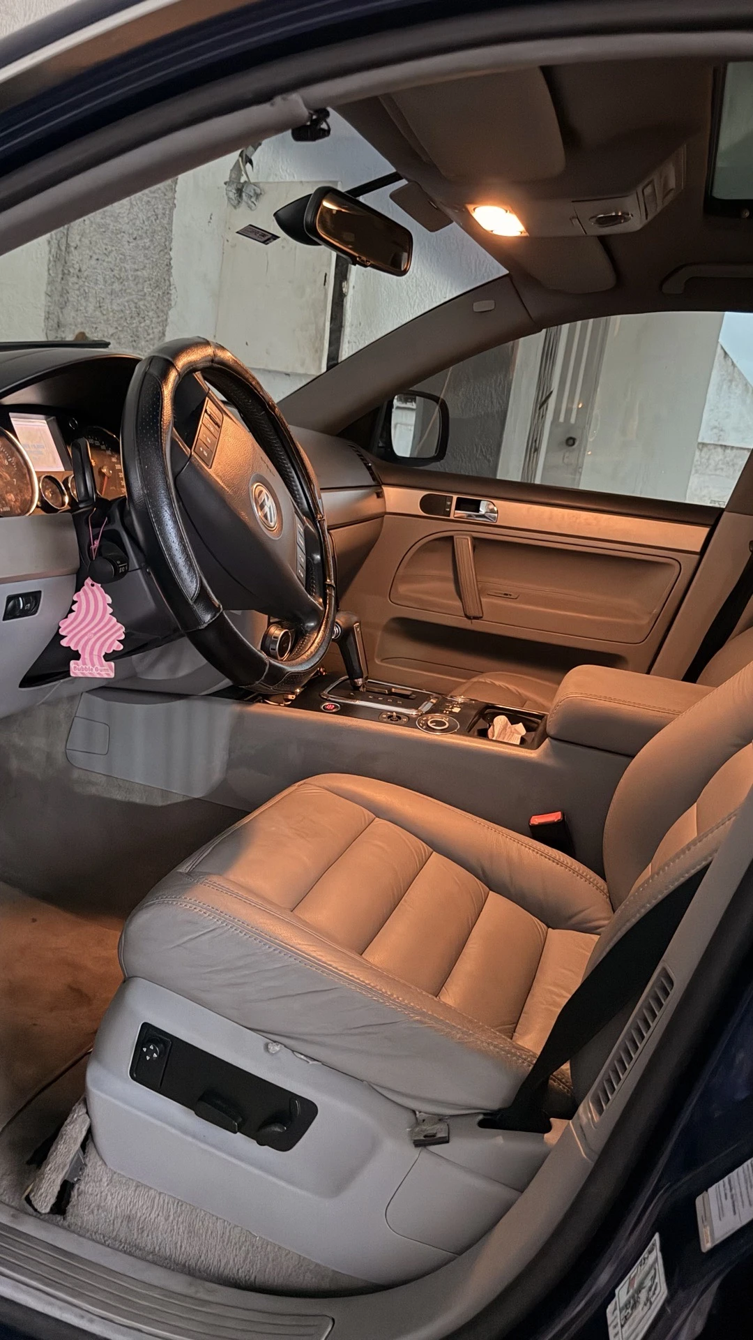 2007 Volkswagen Touareg Sport V8 — photo 6