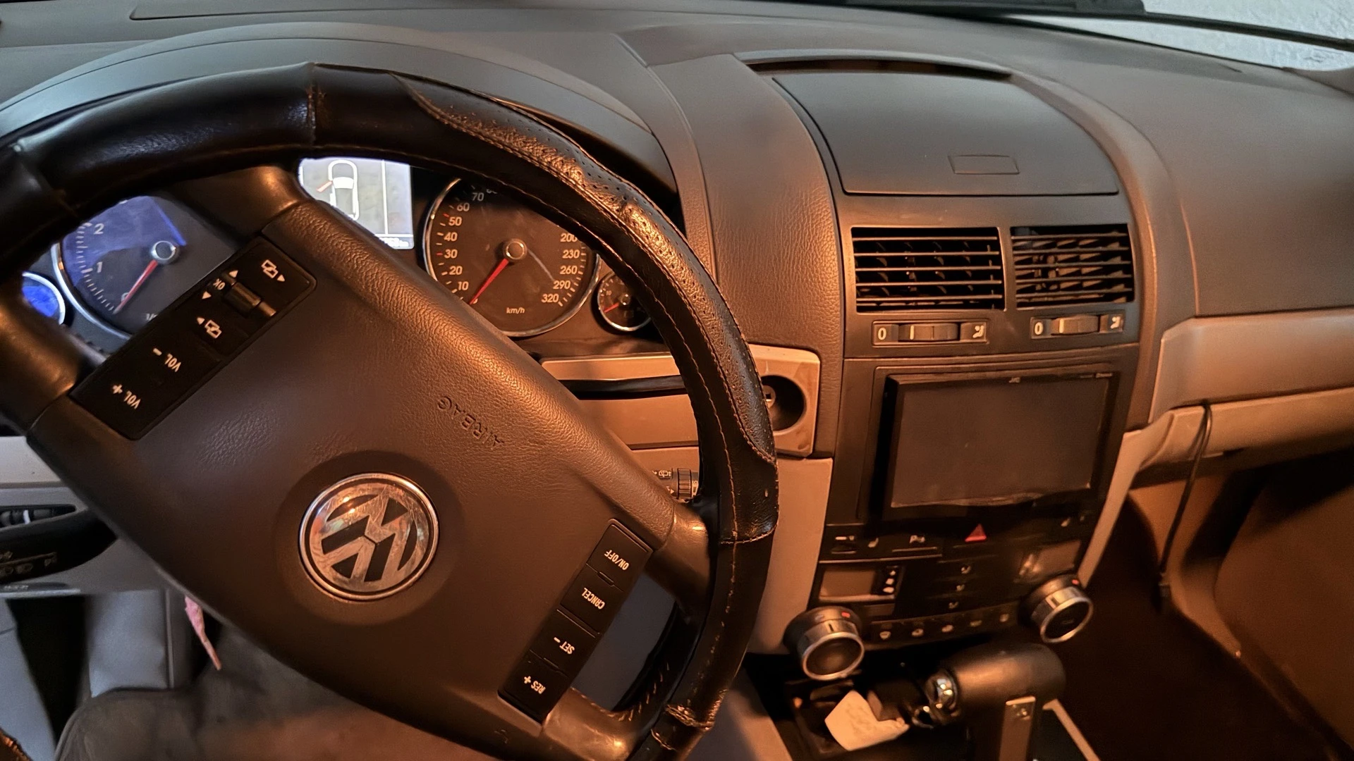 2007 Volkswagen Touareg Sport V8 — photo 5