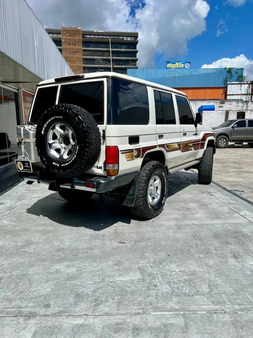 2015 Toyota Land Cruiser Serie 76 — foto 2