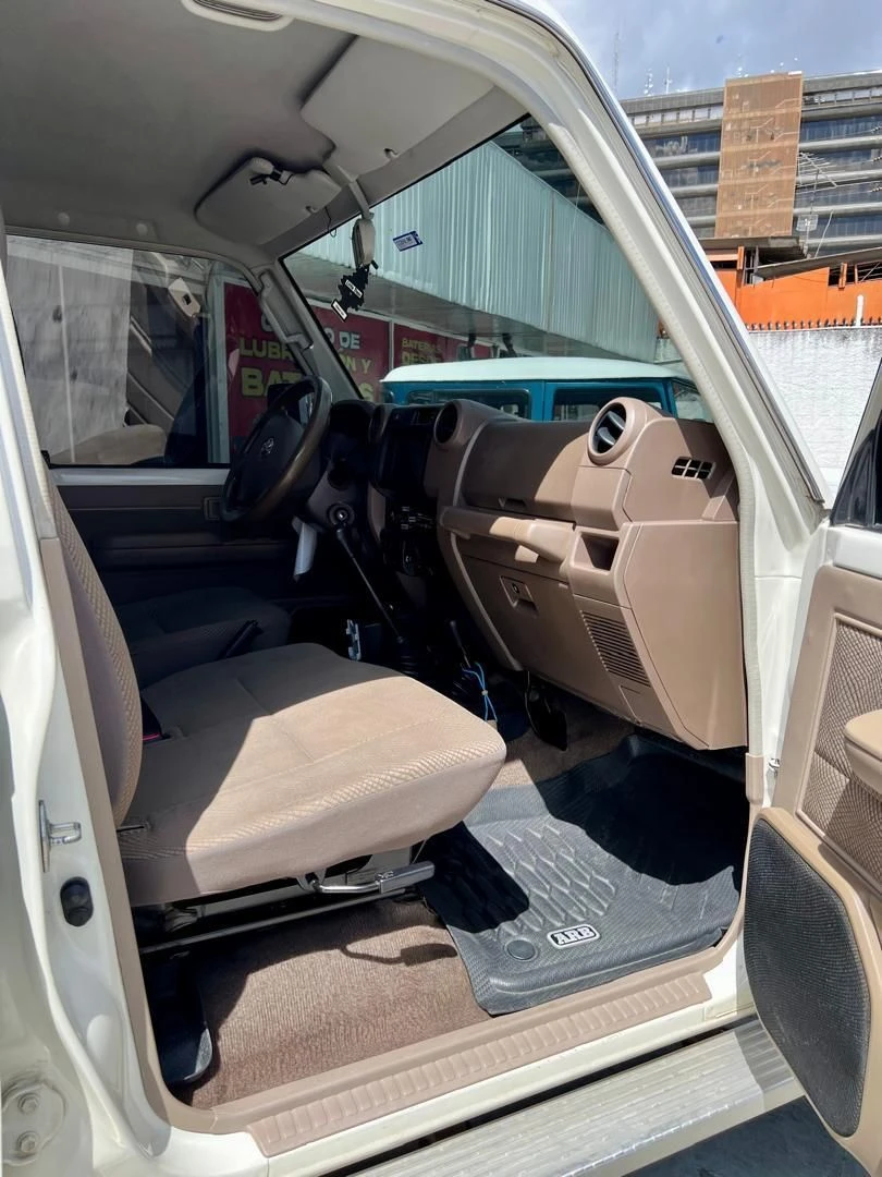 2015 Toyota Land Cruiser Serie 76 — foto 4